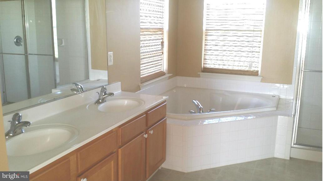 THE FALLS AT LEE'S PARKE - Residential