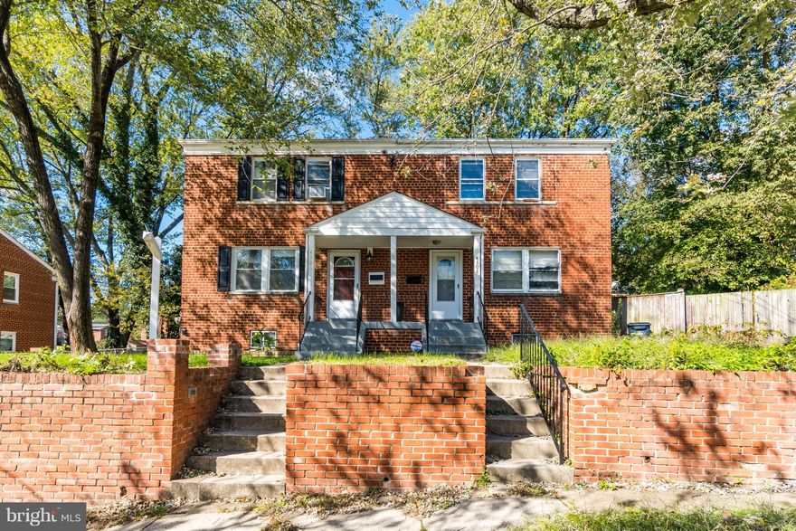 Beautiful freshly painted end unit townhome with private driveway. 3beds and 1.5 bath, updated kitchen with granite countertops, stainless appliances, hardwood floors, energy efficient windows. Potential four bedroom in the basement, spacious backyard. Just minutes from the MGM, Grand National Harbor, and Tanger Outlets. NO HOA!!!! 2 HOURS NOTICE!!!