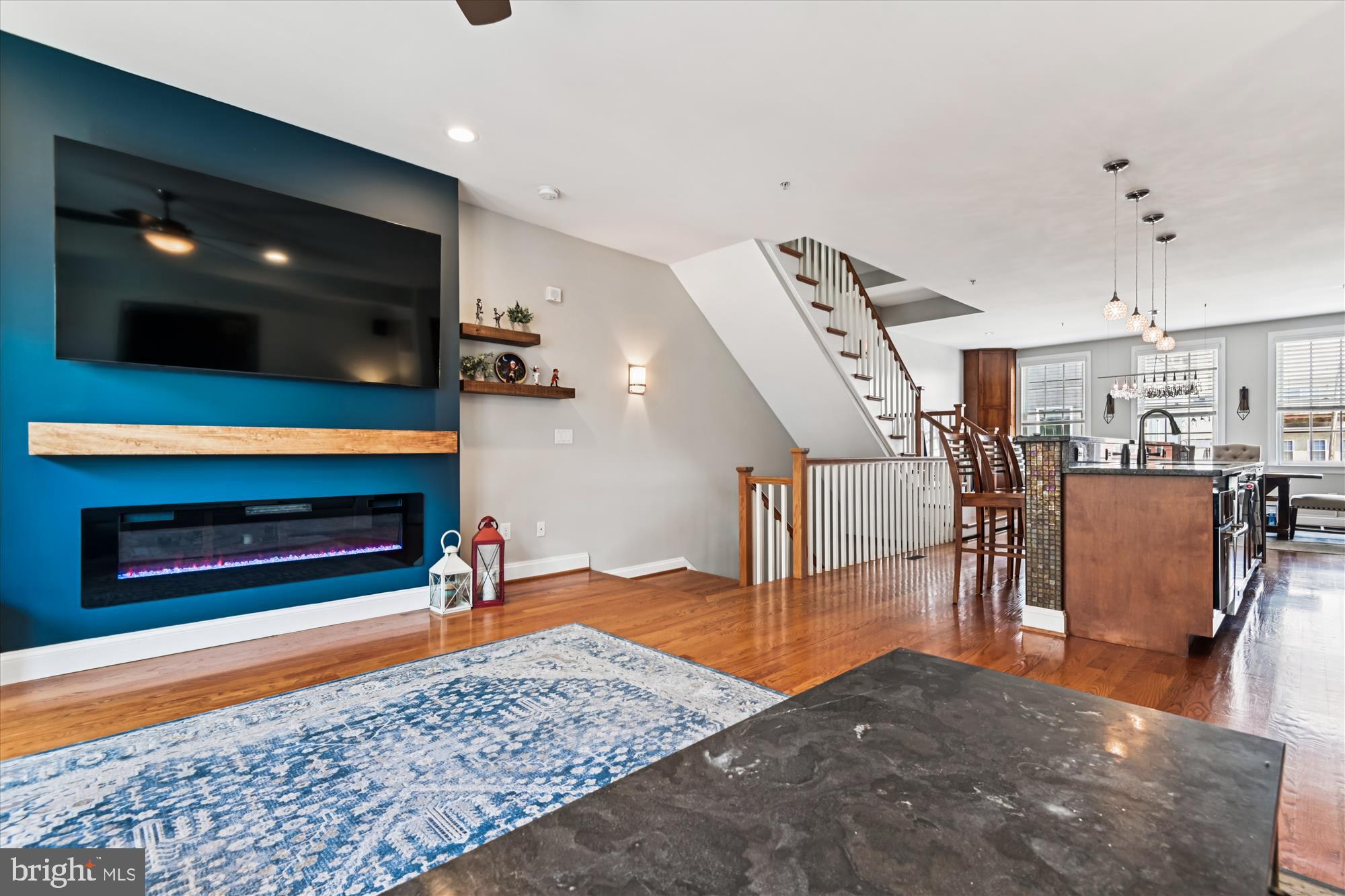 LOCUST POINT - Residential