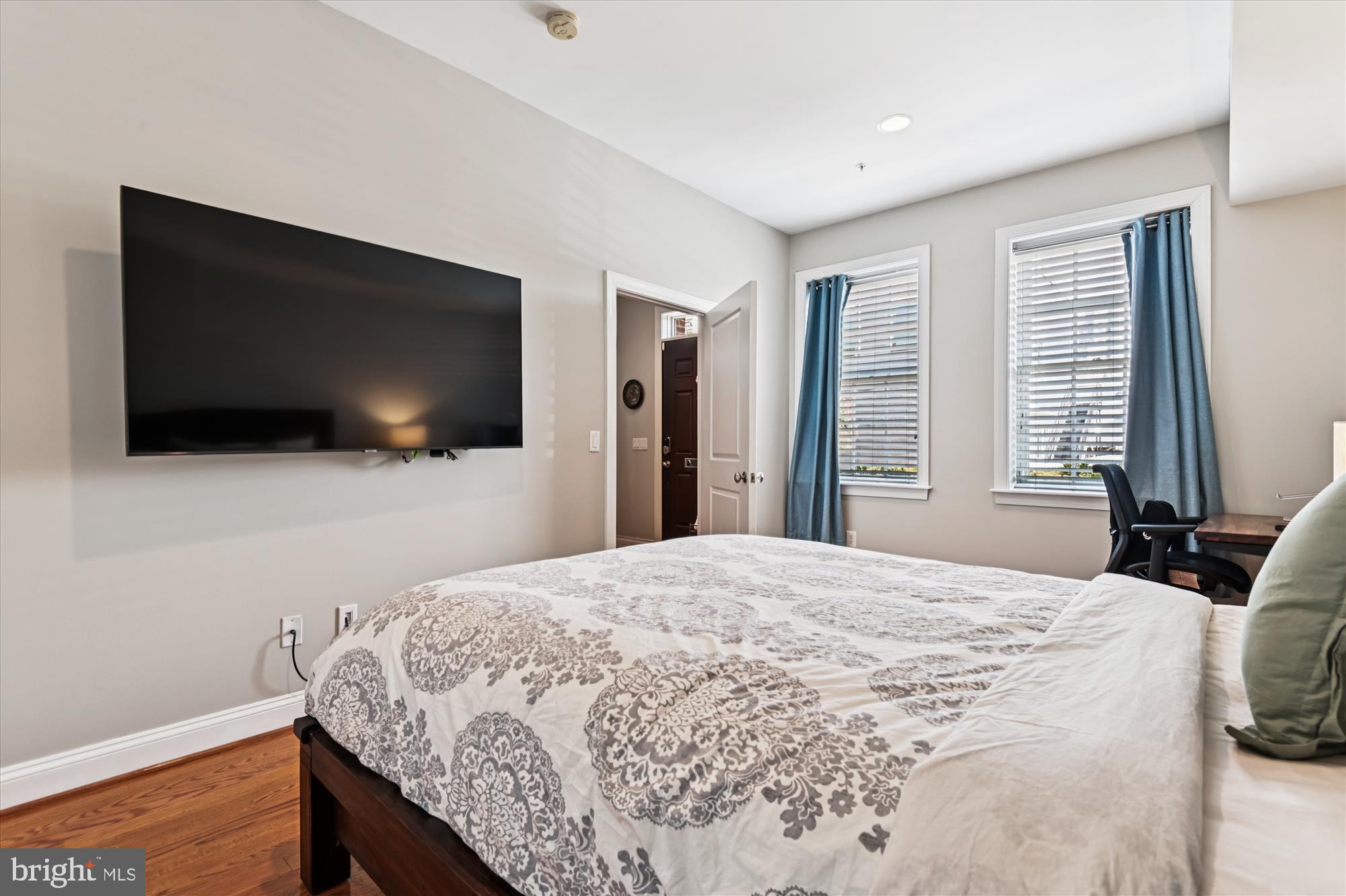 LOCUST POINT - Residential