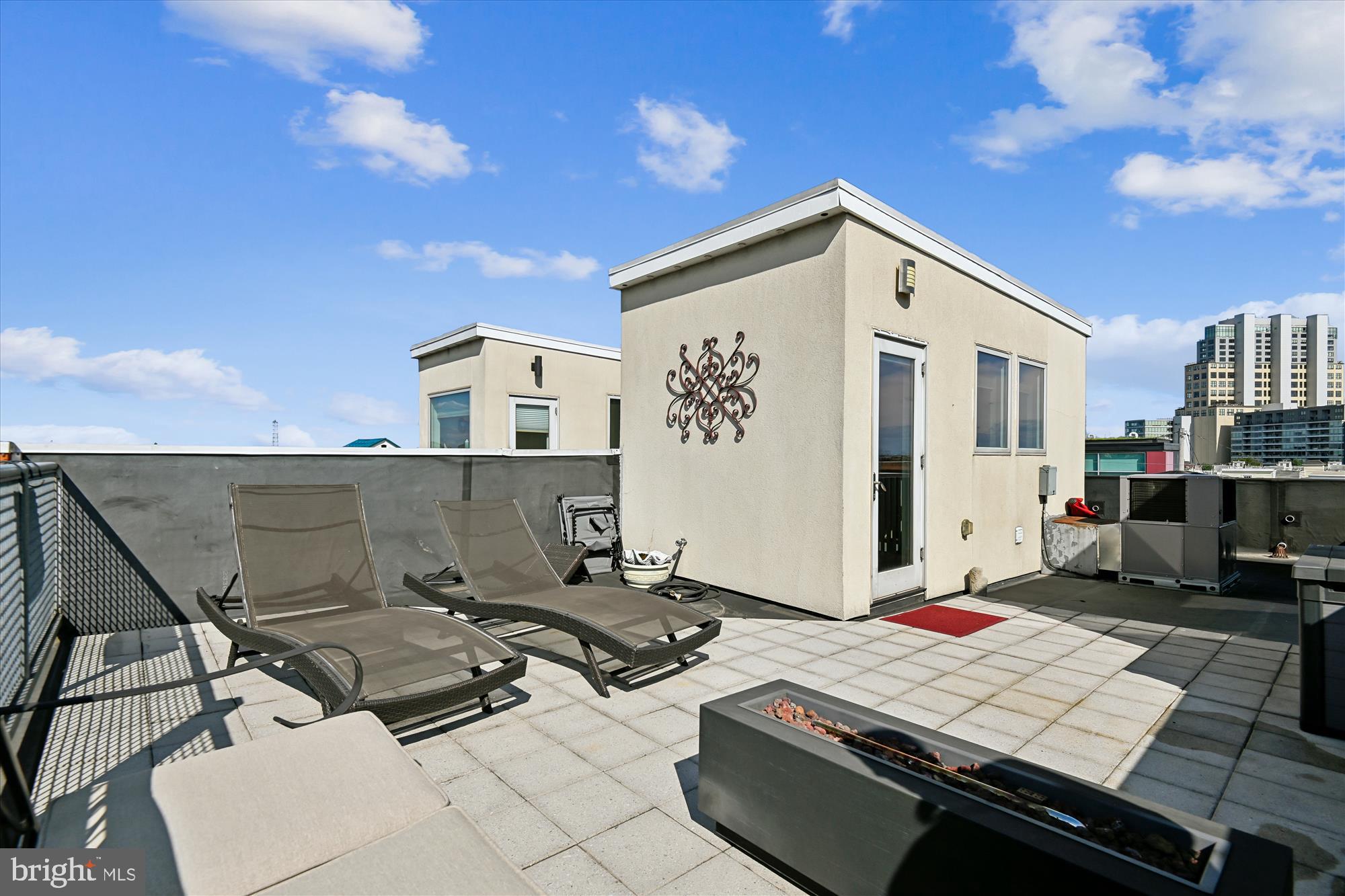 LOCUST POINT - Residential