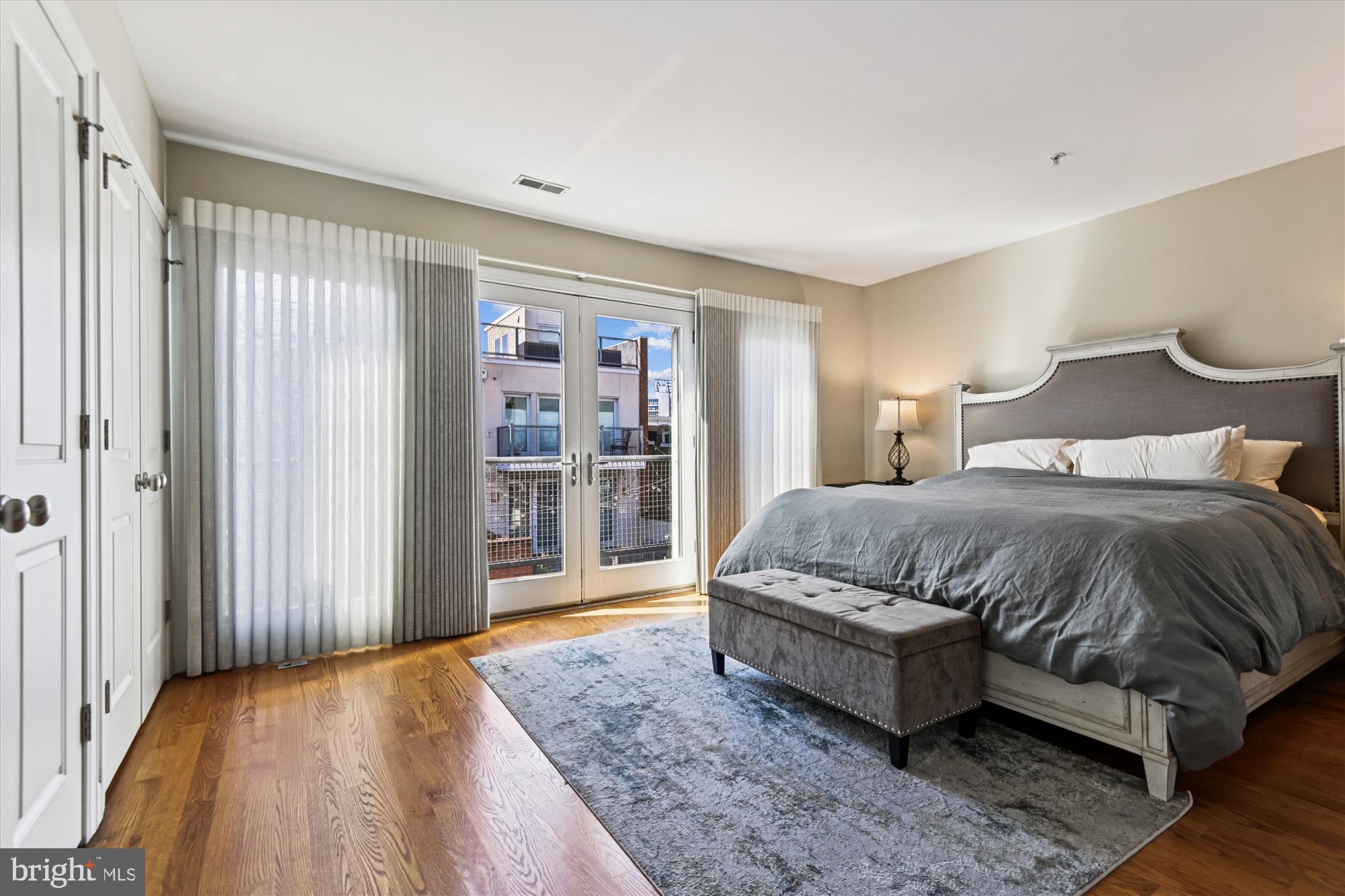 LOCUST POINT - Residential