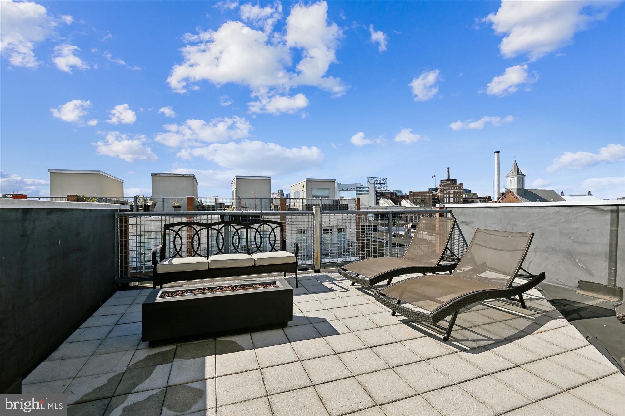 LOCUST POINT - Residential