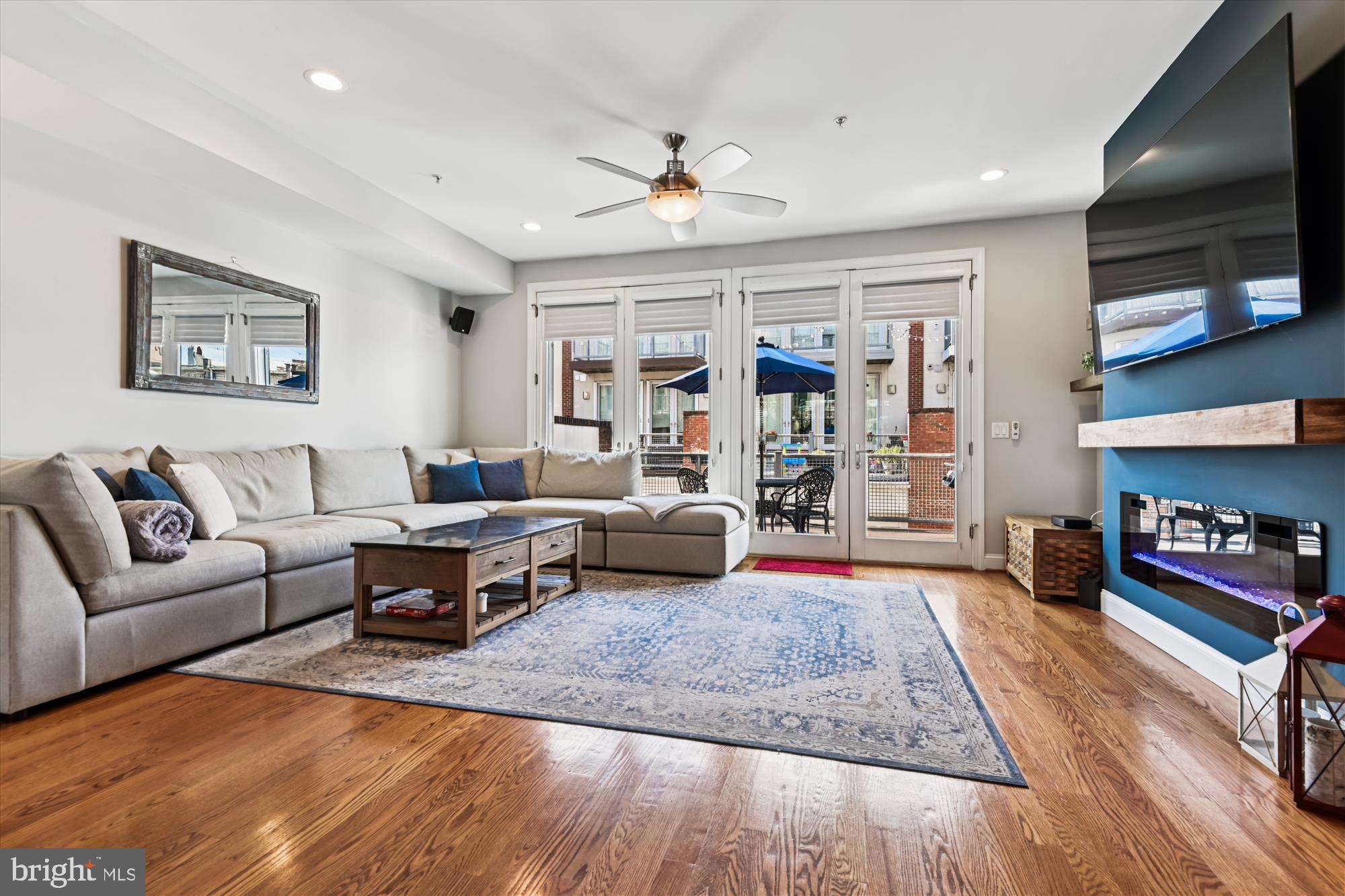 LOCUST POINT - Residential