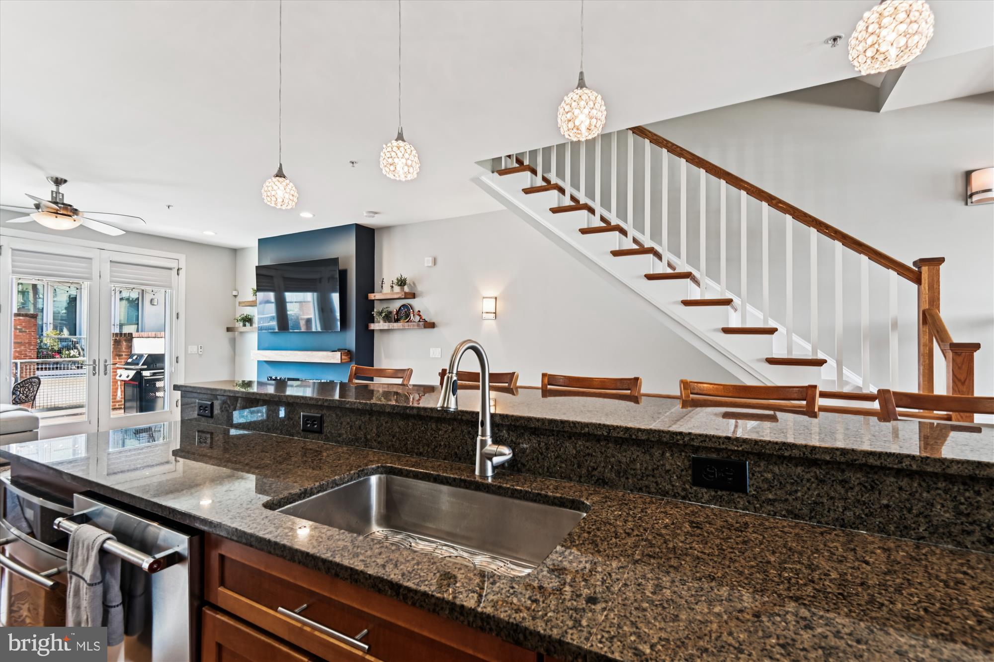 LOCUST POINT - Residential