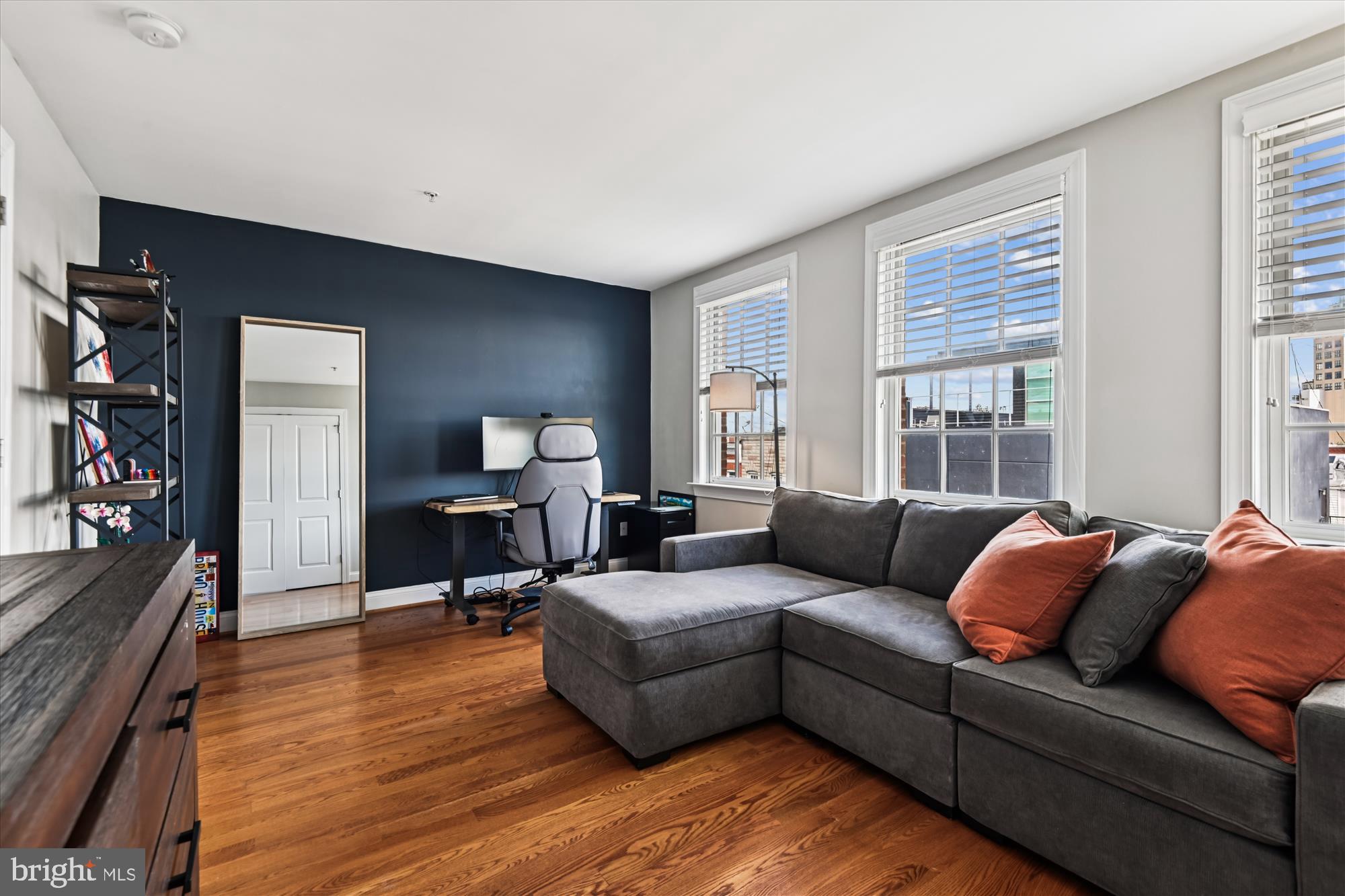 LOCUST POINT - Residential