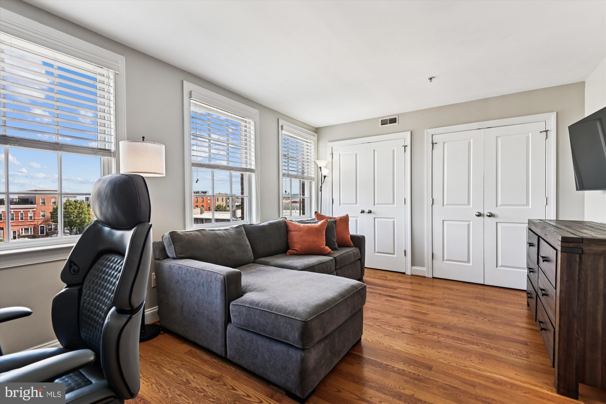 LOCUST POINT - Residential