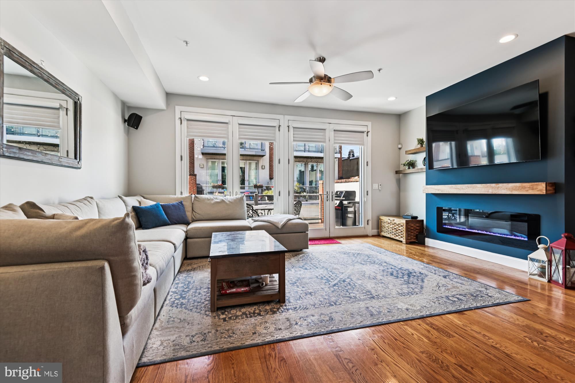 LOCUST POINT - Residential