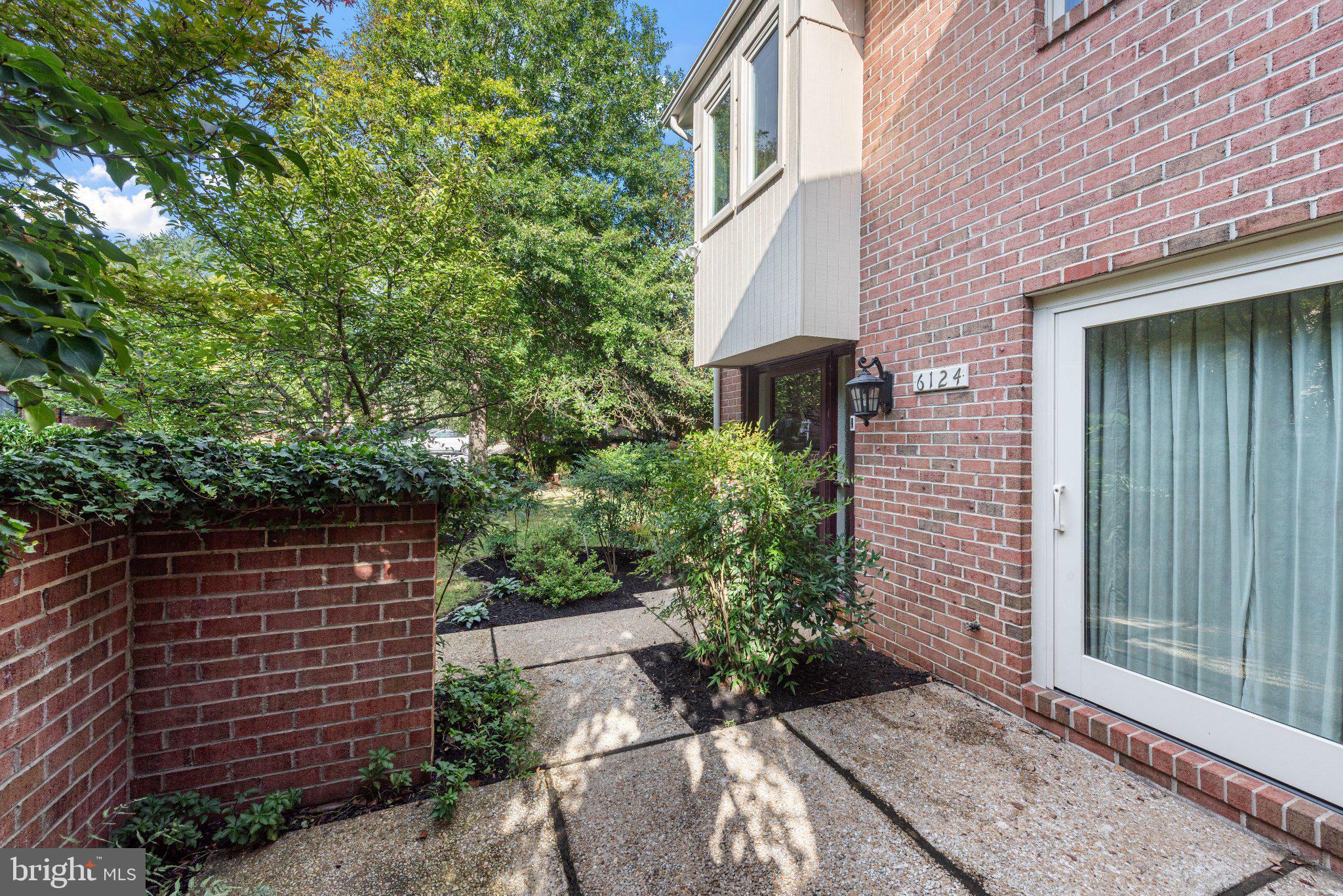 6124 BUCKINGHAM MANOR DRIVE