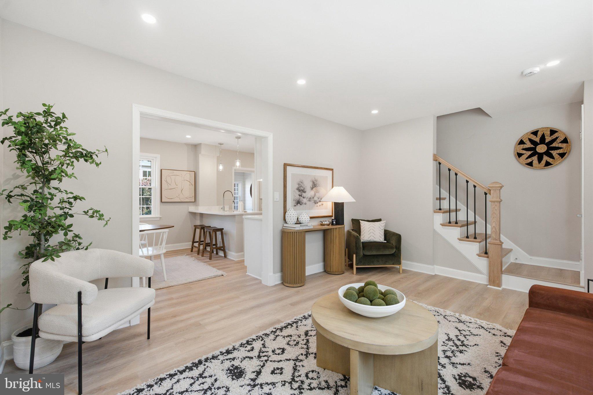 4 E ROSEMONT AVENUE