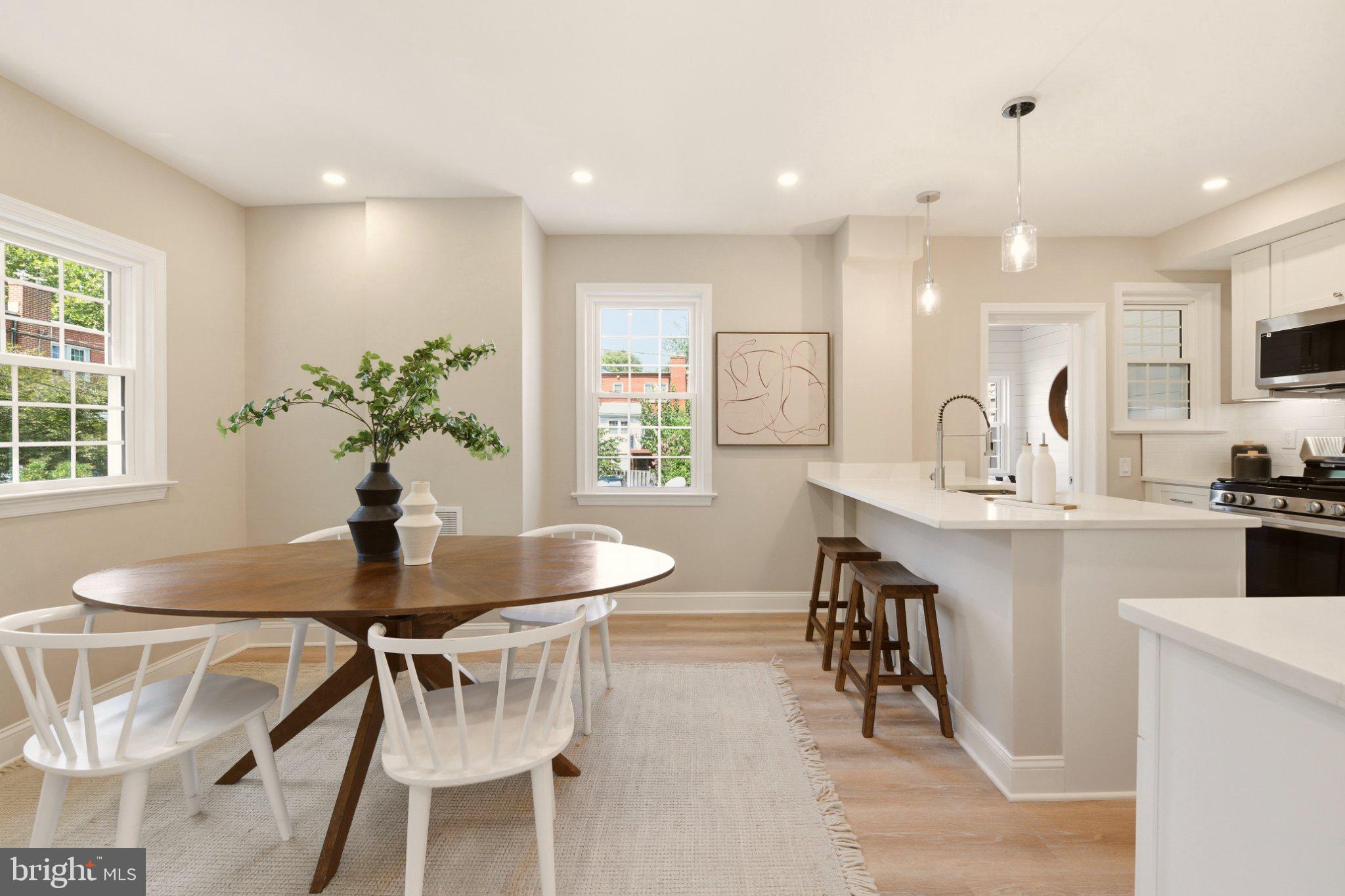 4 E ROSEMONT AVENUE