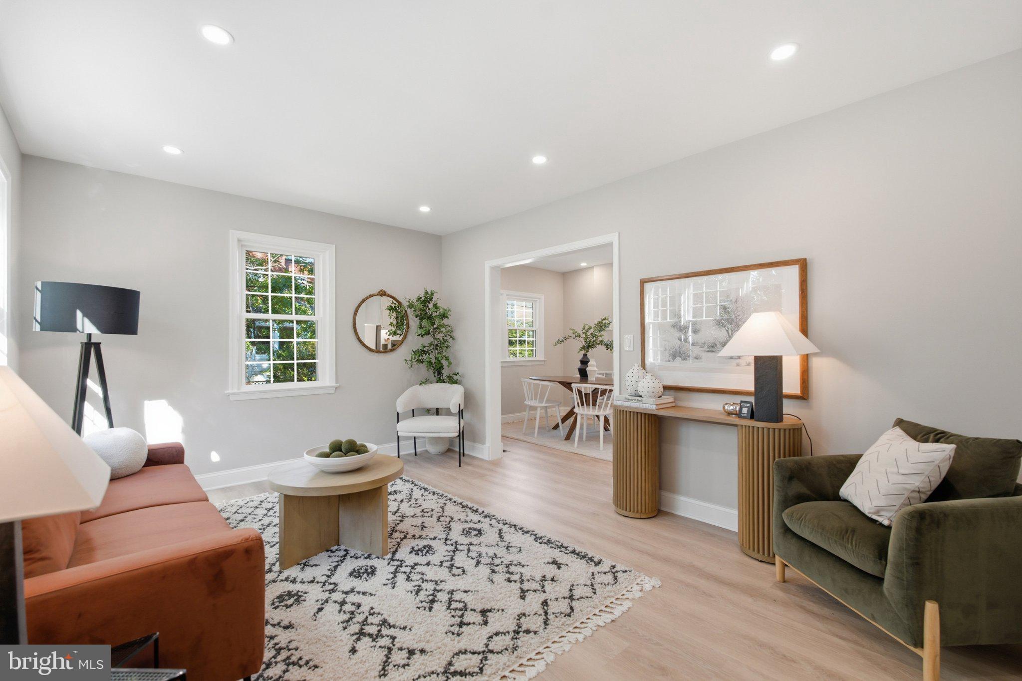 4 E ROSEMONT AVENUE