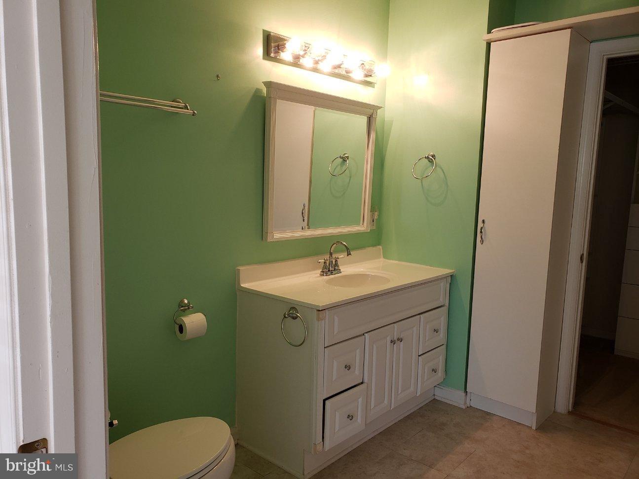 DOMINION STATION CONDOMINIUM - Residential Lease