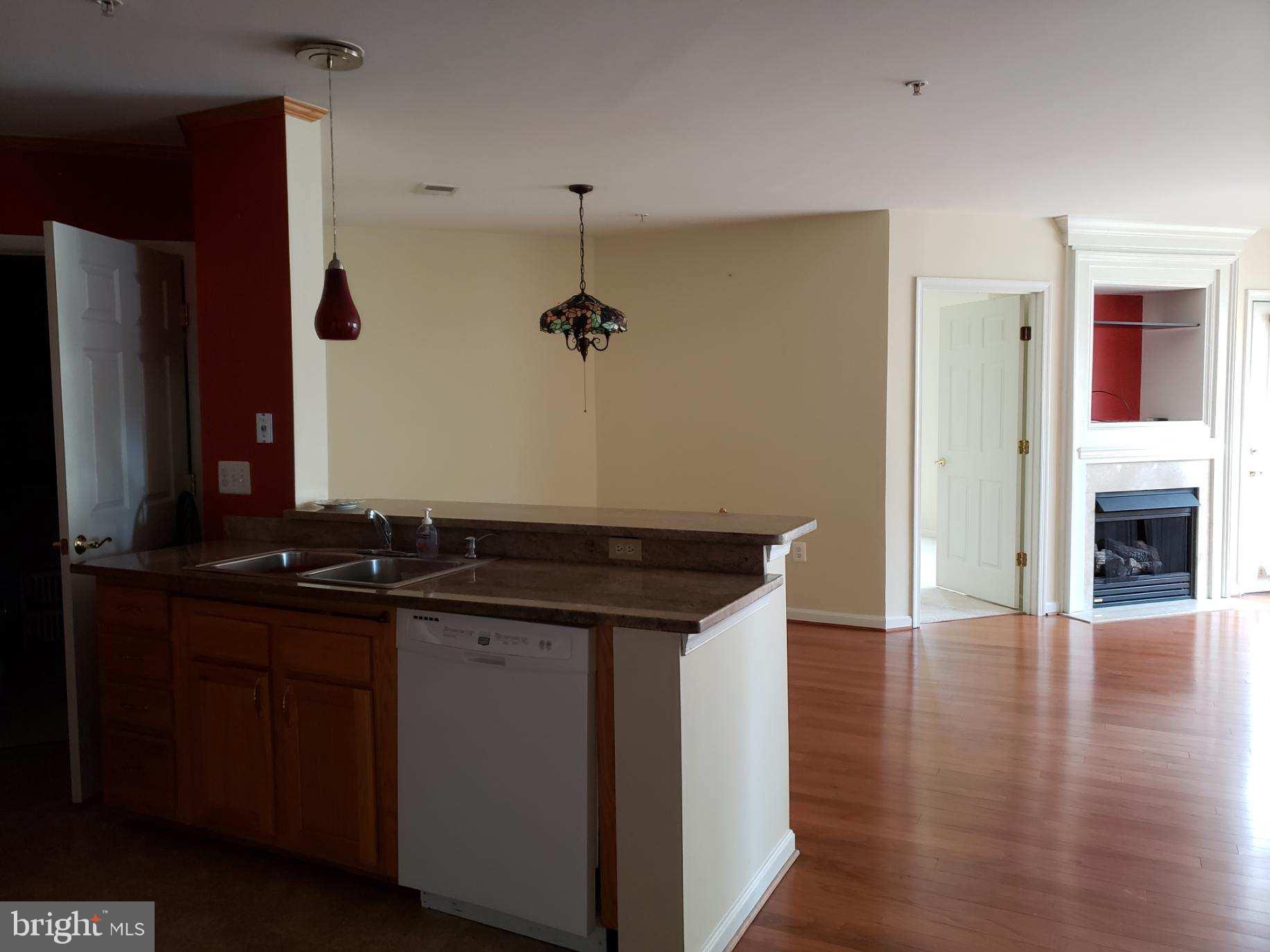 DOMINION STATION CONDOMINIUM - Residential Lease