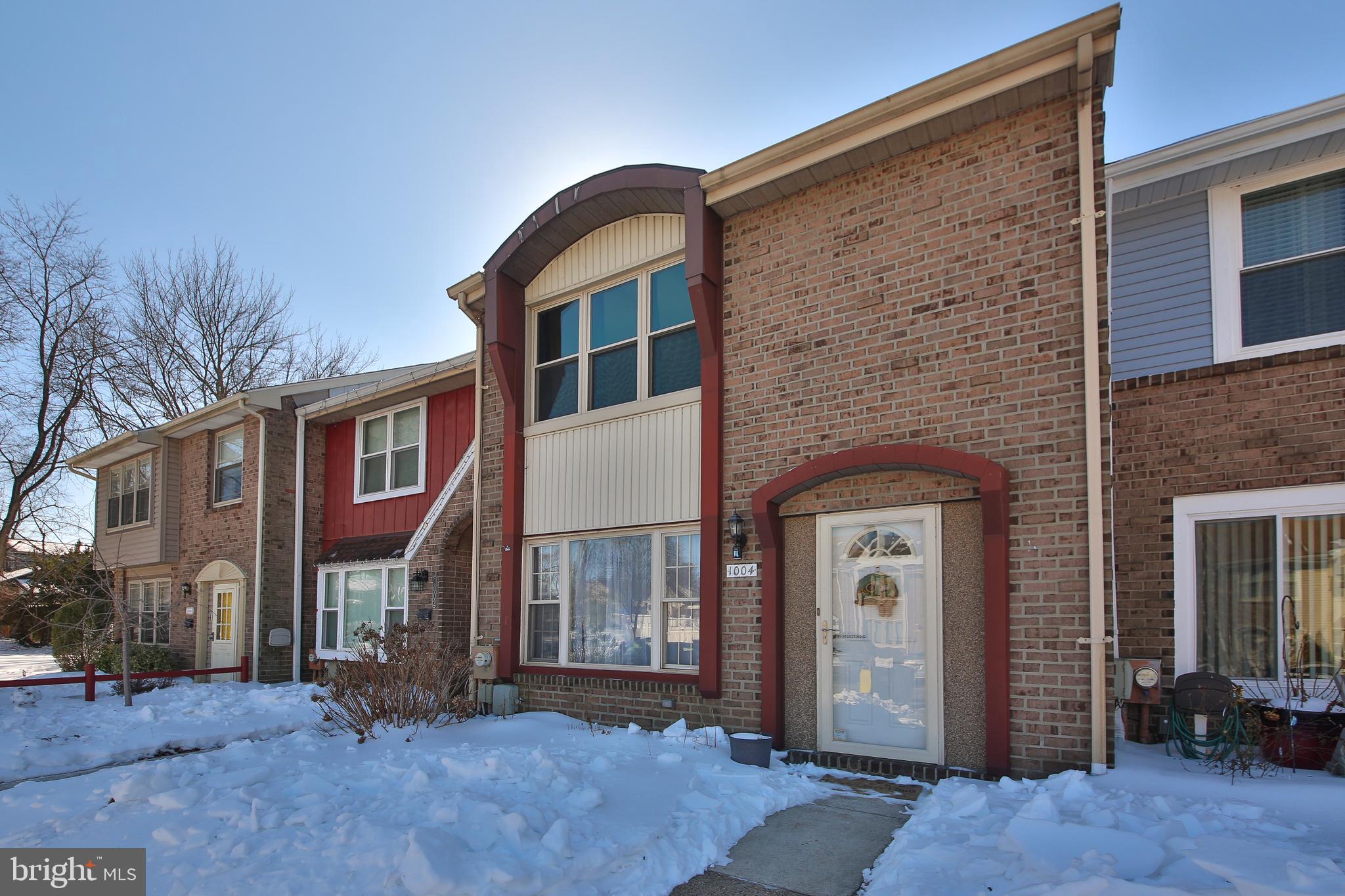 1004 WEYBRIDGE COURT