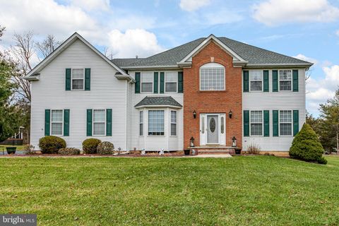 Homes For Sale - 4 Gramercy Road<br/> MONMOUTH JUNCTION, NJ 08852