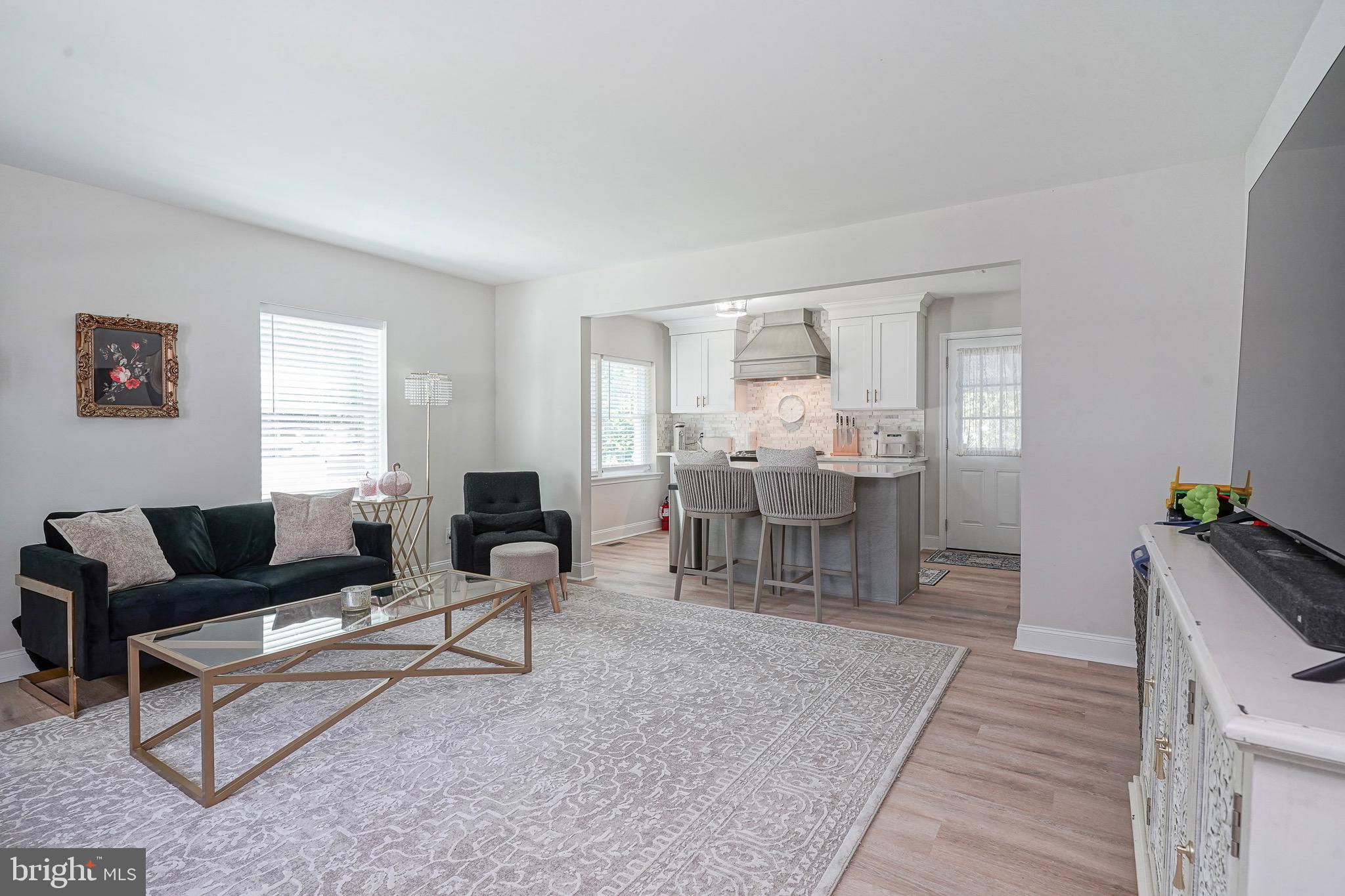 9 N HILLTOP AVENUE