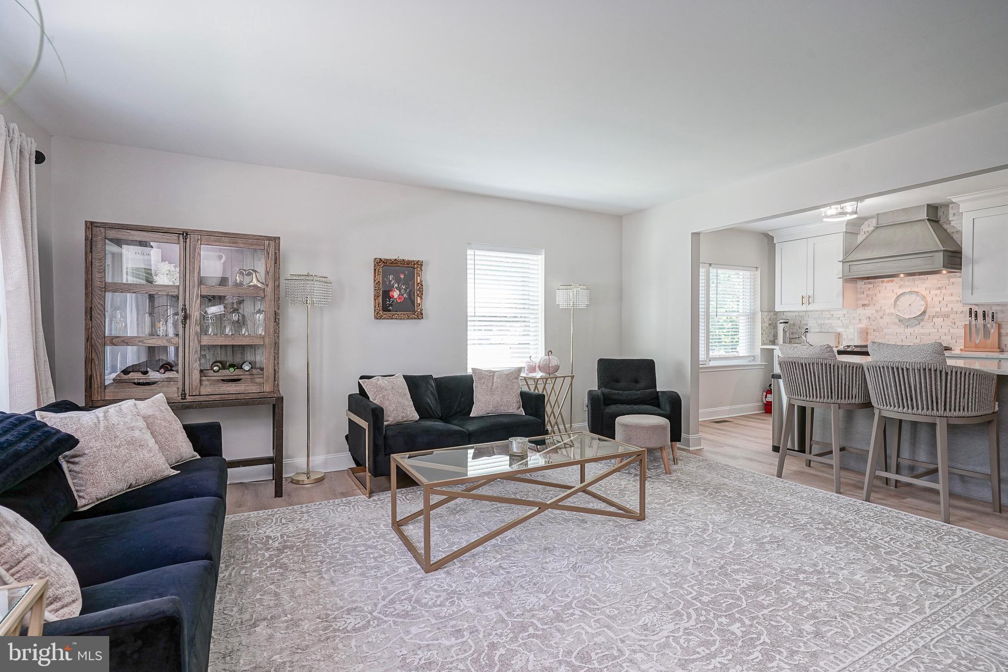 9 N HILLTOP AVENUE