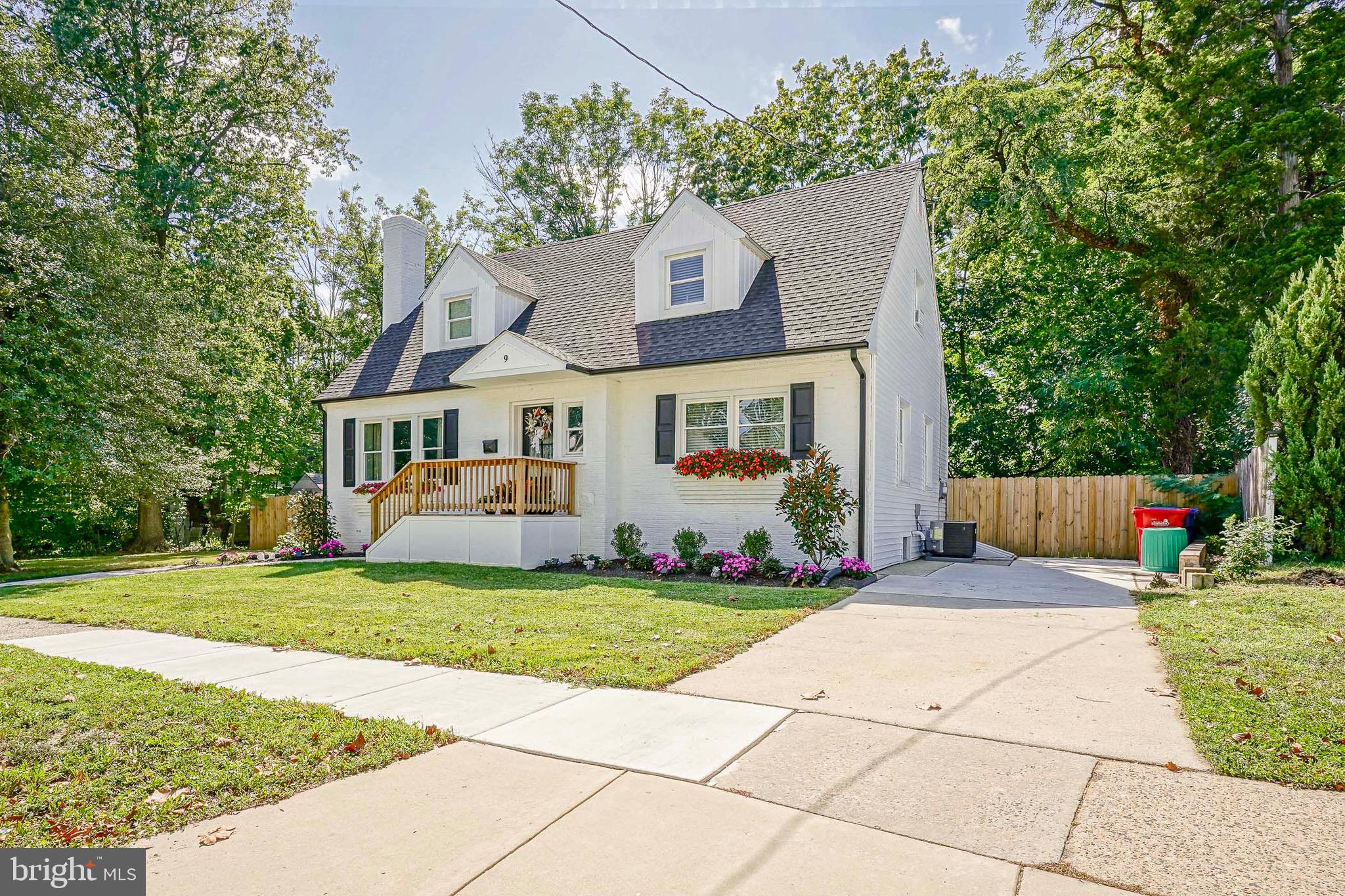 9 N HILLTOP AVENUE