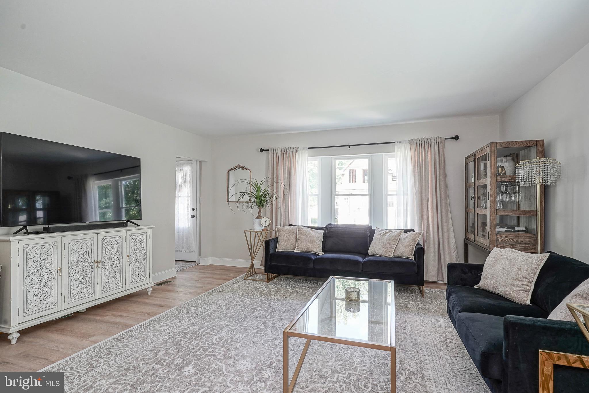 9 N HILLTOP AVENUE