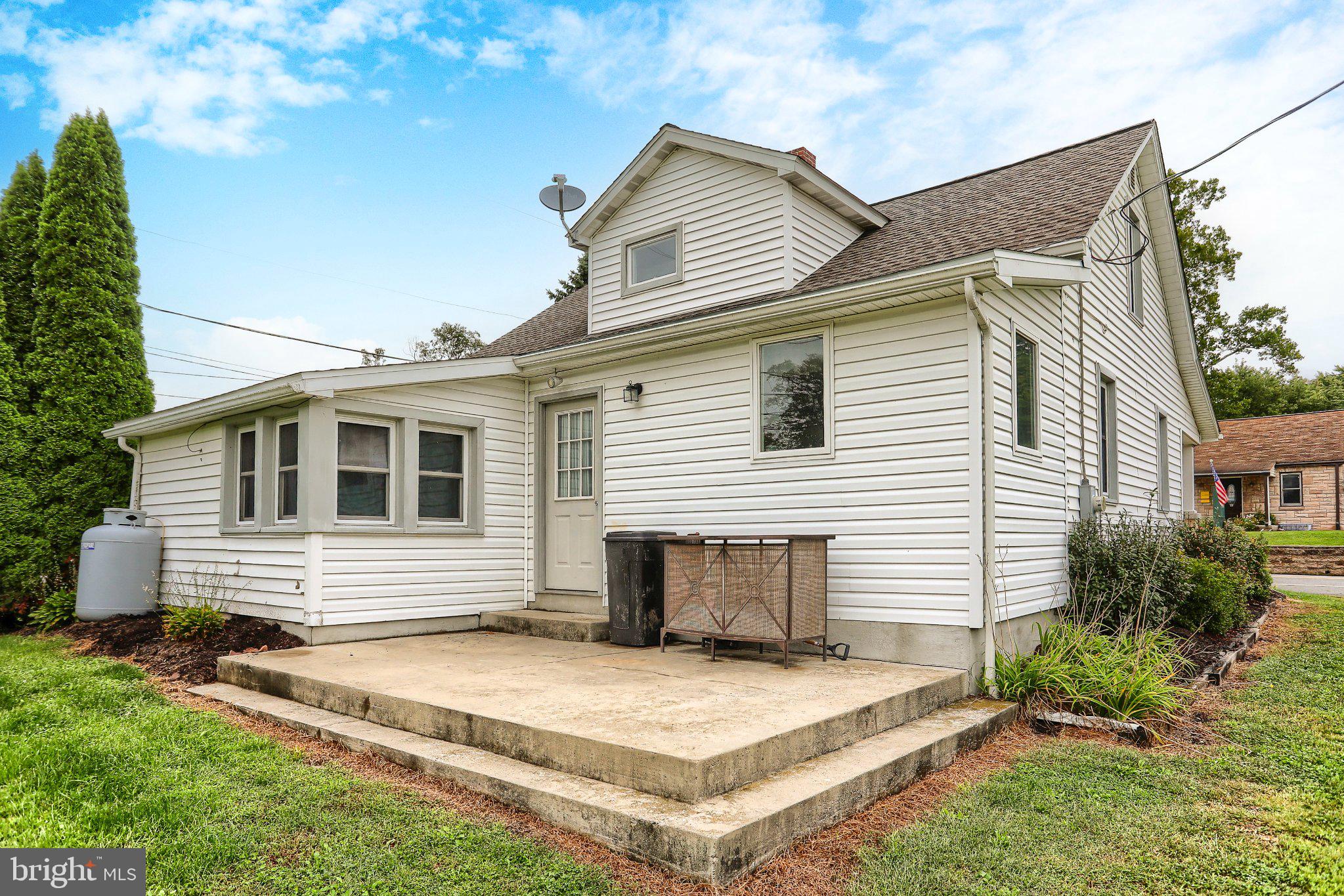 1028 N RIVER ROAD
