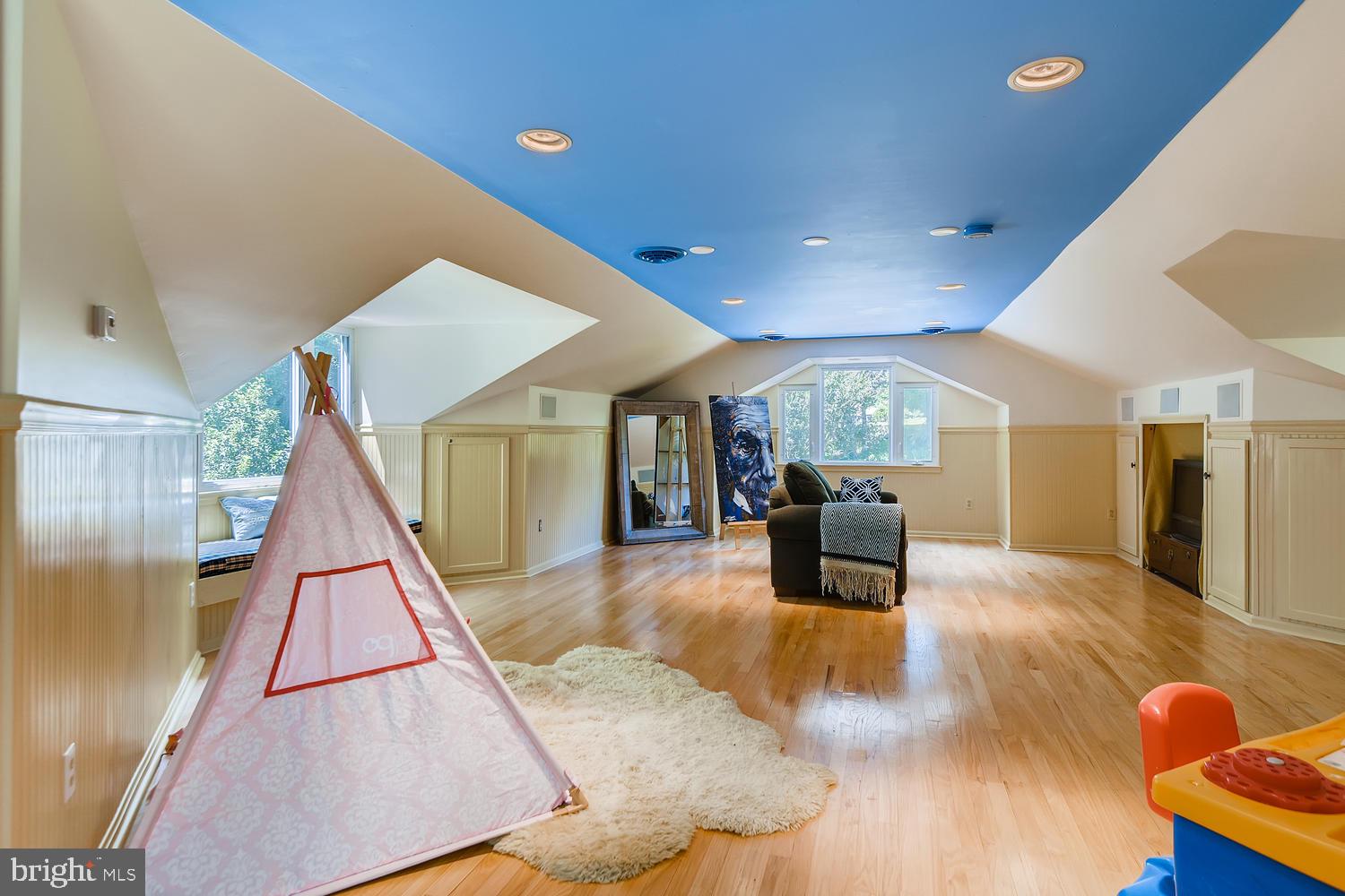 SUNNYBROOK FARMS - Residential