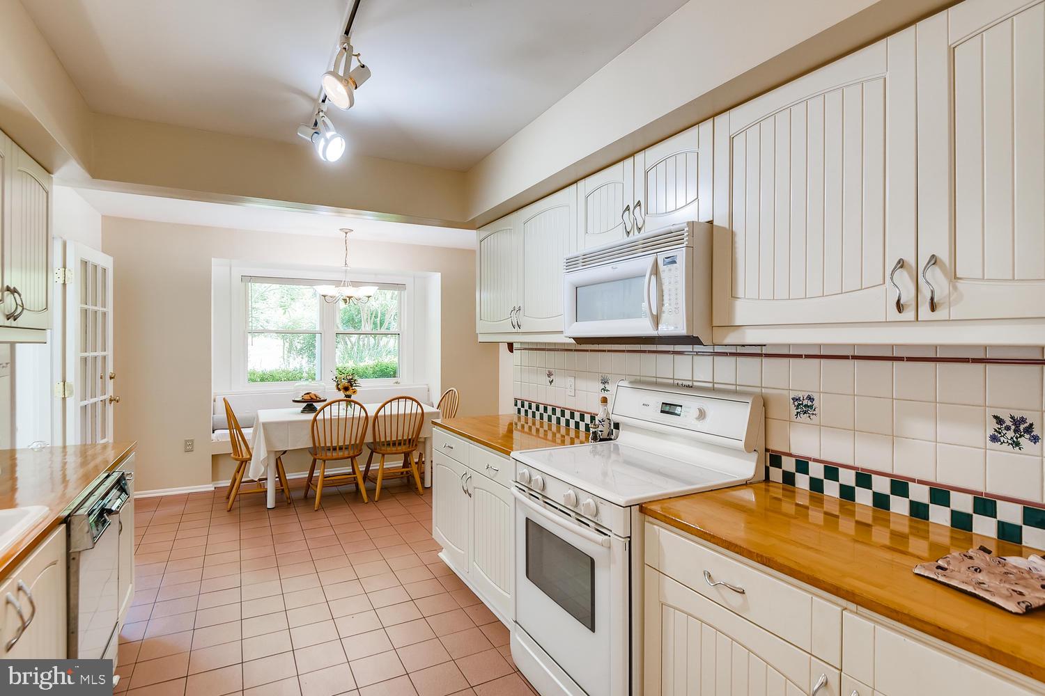 SUNNYBROOK FARMS - Residential