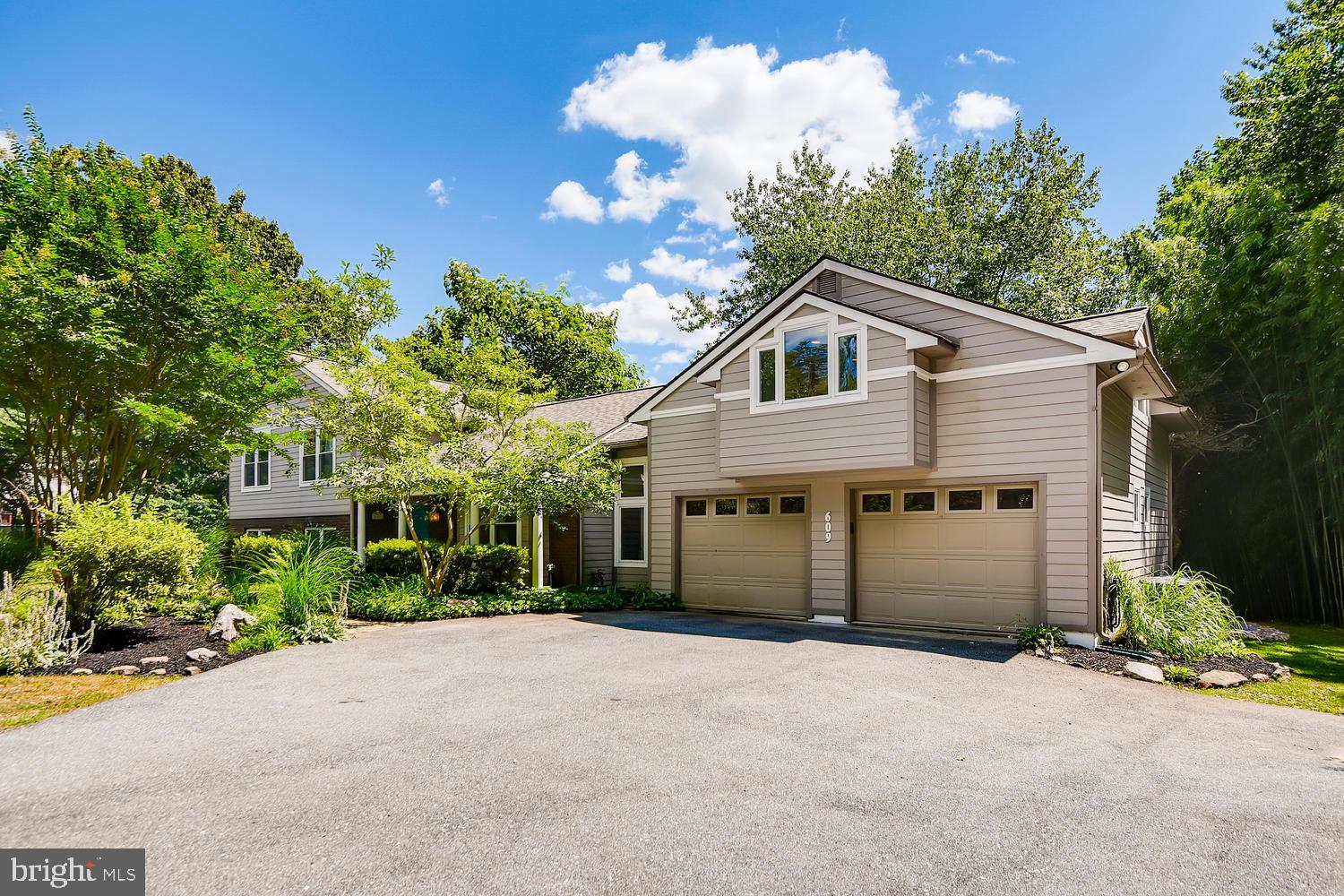 SUNNYBROOK FARMS - Residential