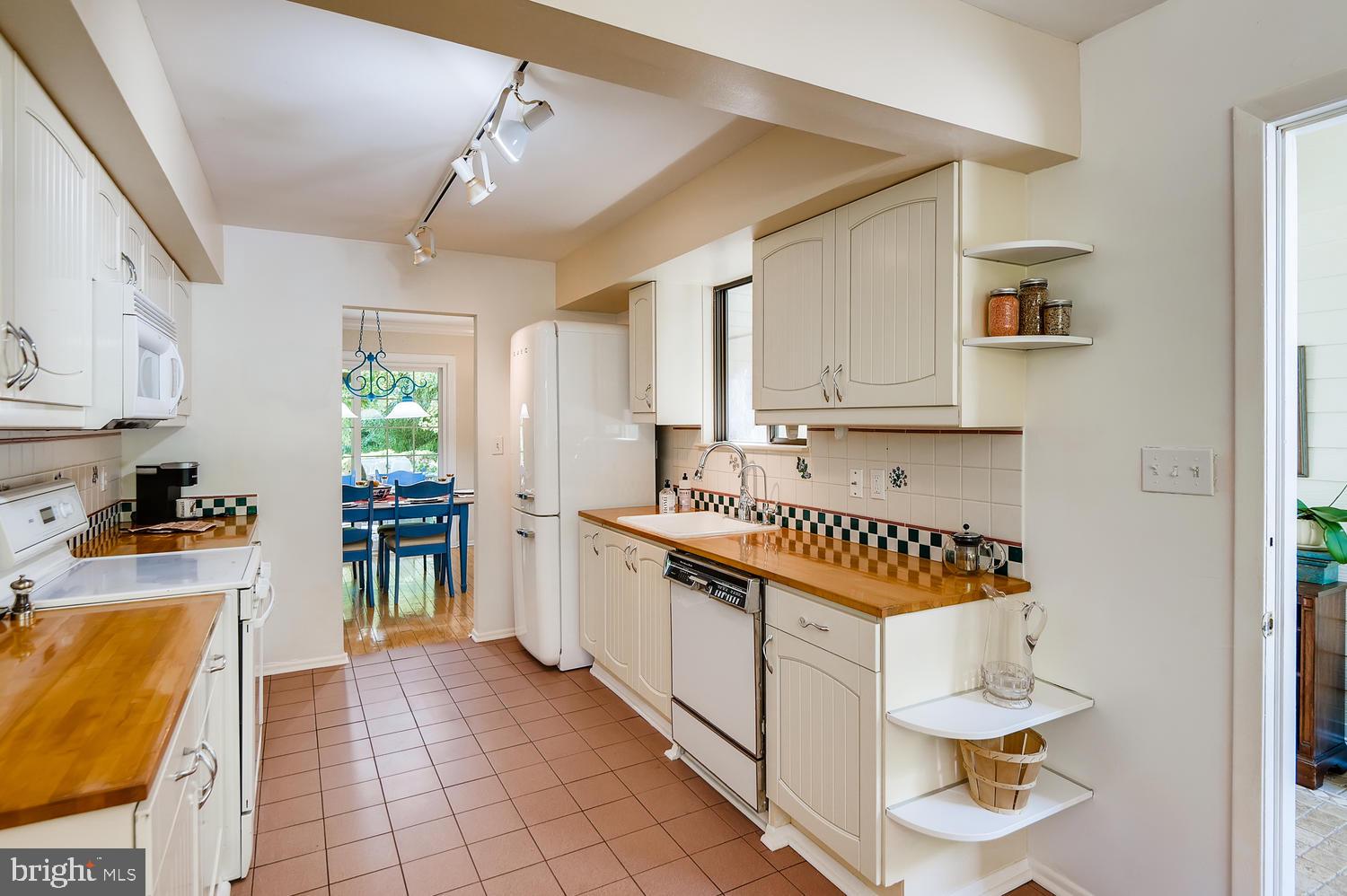 SUNNYBROOK FARMS - Residential