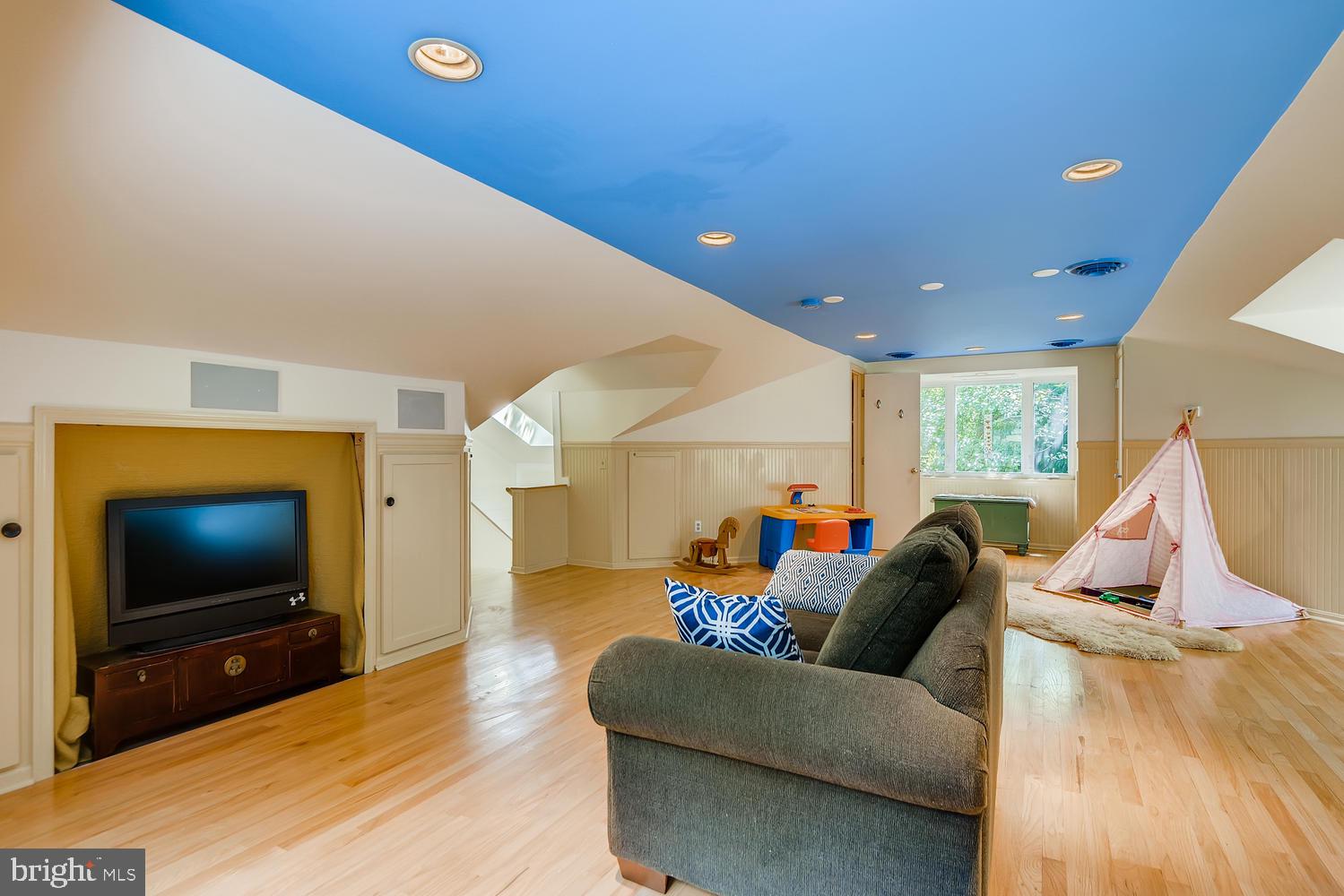 SUNNYBROOK FARMS - Residential