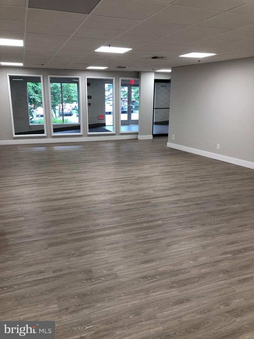 1,000 to 3,000 SF office/retail available for lease.

800 SF former hair salon available for lease.