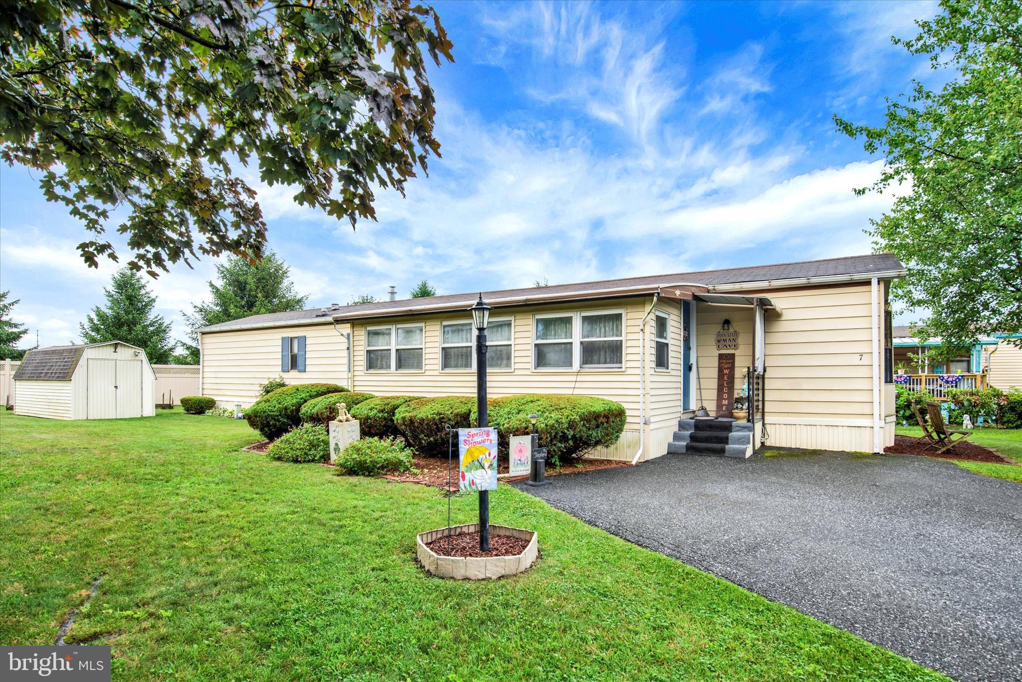 Country Manor Farms 55 + Community presents this well maintained manufactured ranch home. One floor living, additional enclosed sunporch, perfect as a family room, etc. Primary bath with a step in tub surround. Lots of storage throughout. Large kitchen with a breakfast bar. Natural gas heat and cooking. Nice quiet lot has raised garden beds to grow your own vegetables. Newer shed. Close to shopping, schools and medical facilities. Stop and call this home.
* MUST BE PARK APPROVED*