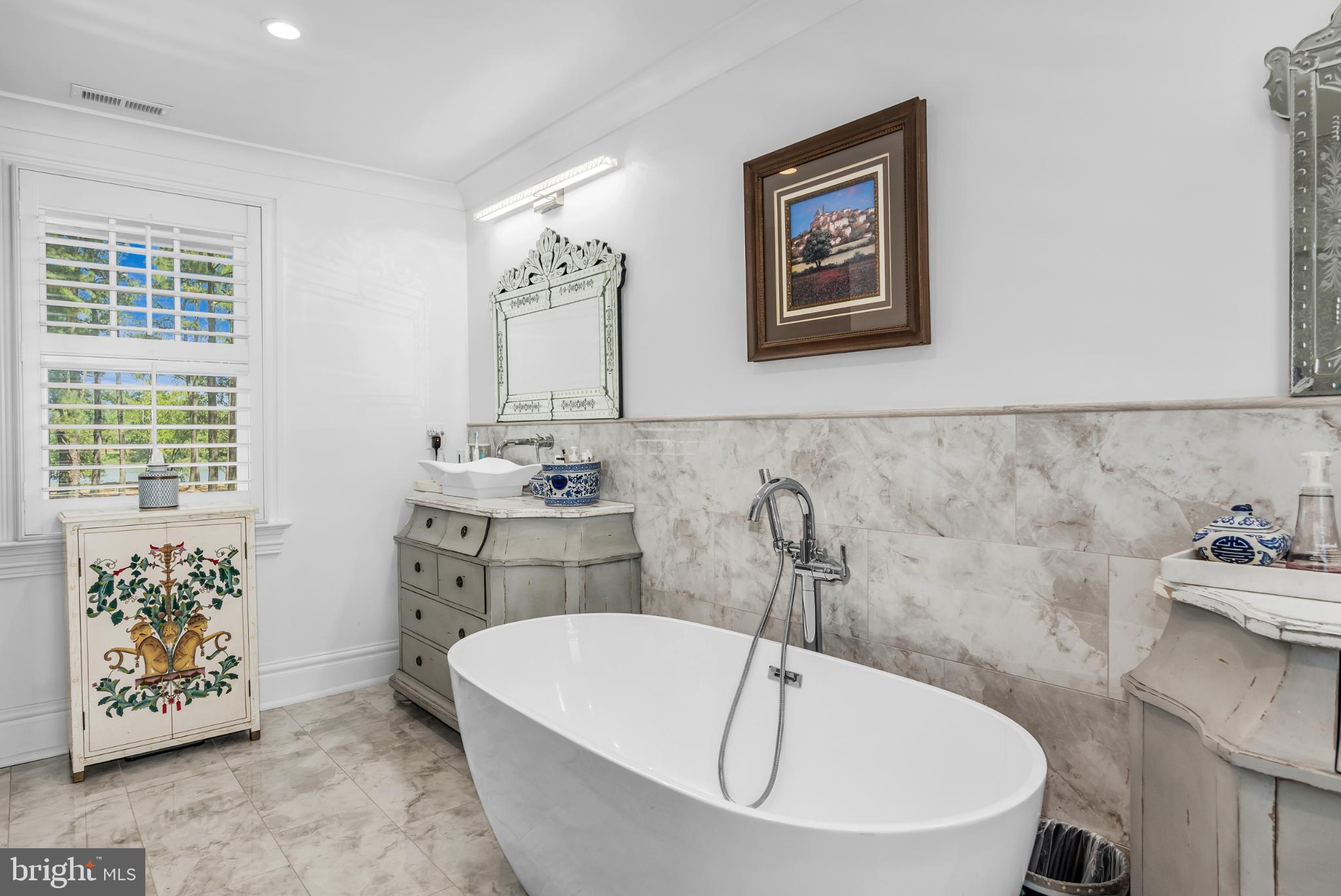 NORTHAMPTON - Residential