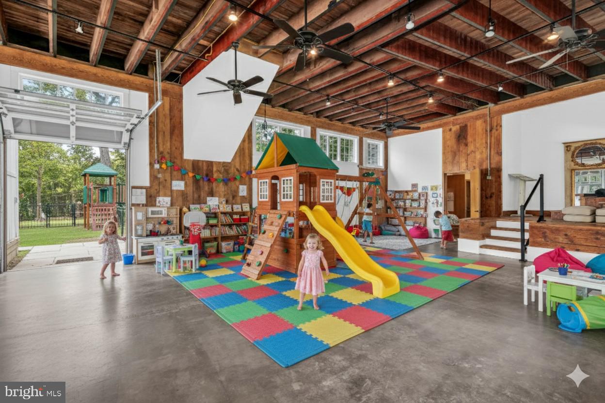 NORTHAMPTON - Residential