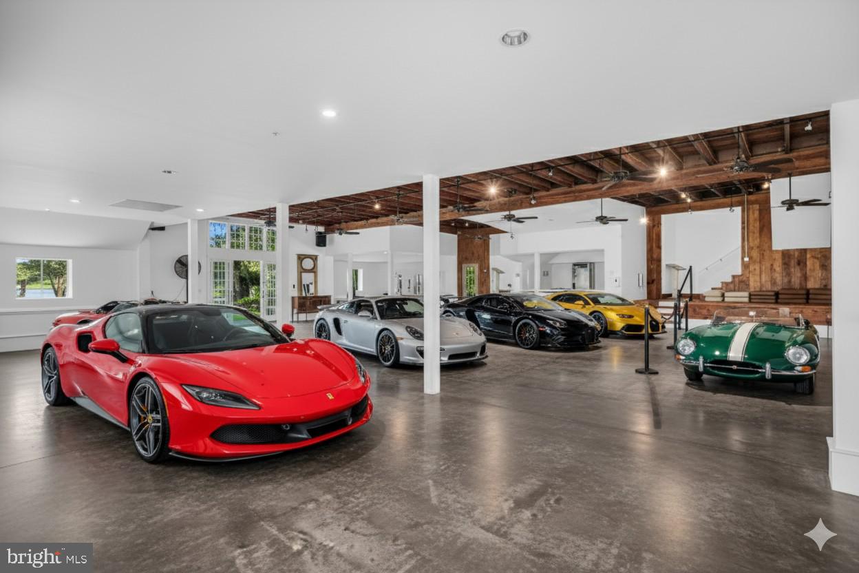 NORTHAMPTON - Residential