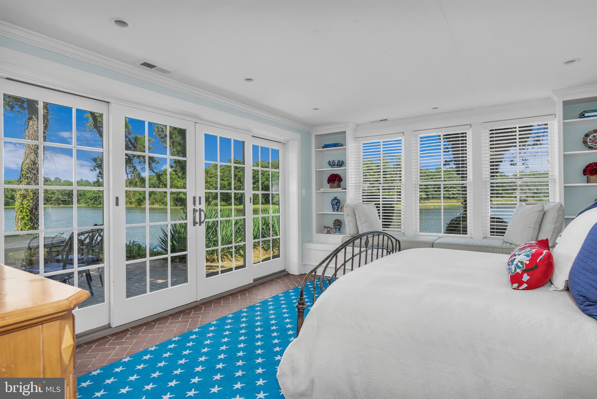 NORTHAMPTON - Residential