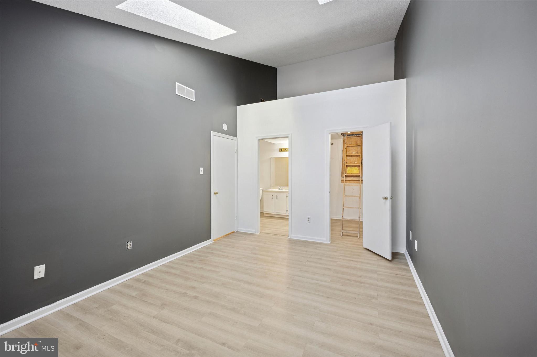 CRESTWOOD CONDO - Residential