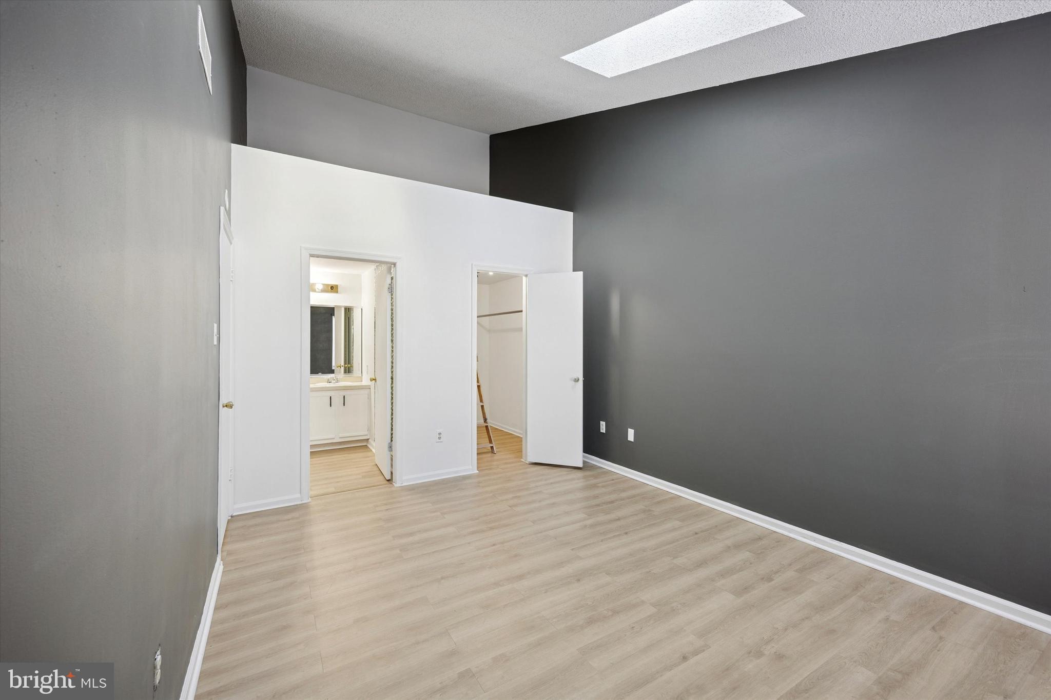 CRESTWOOD CONDO - Residential