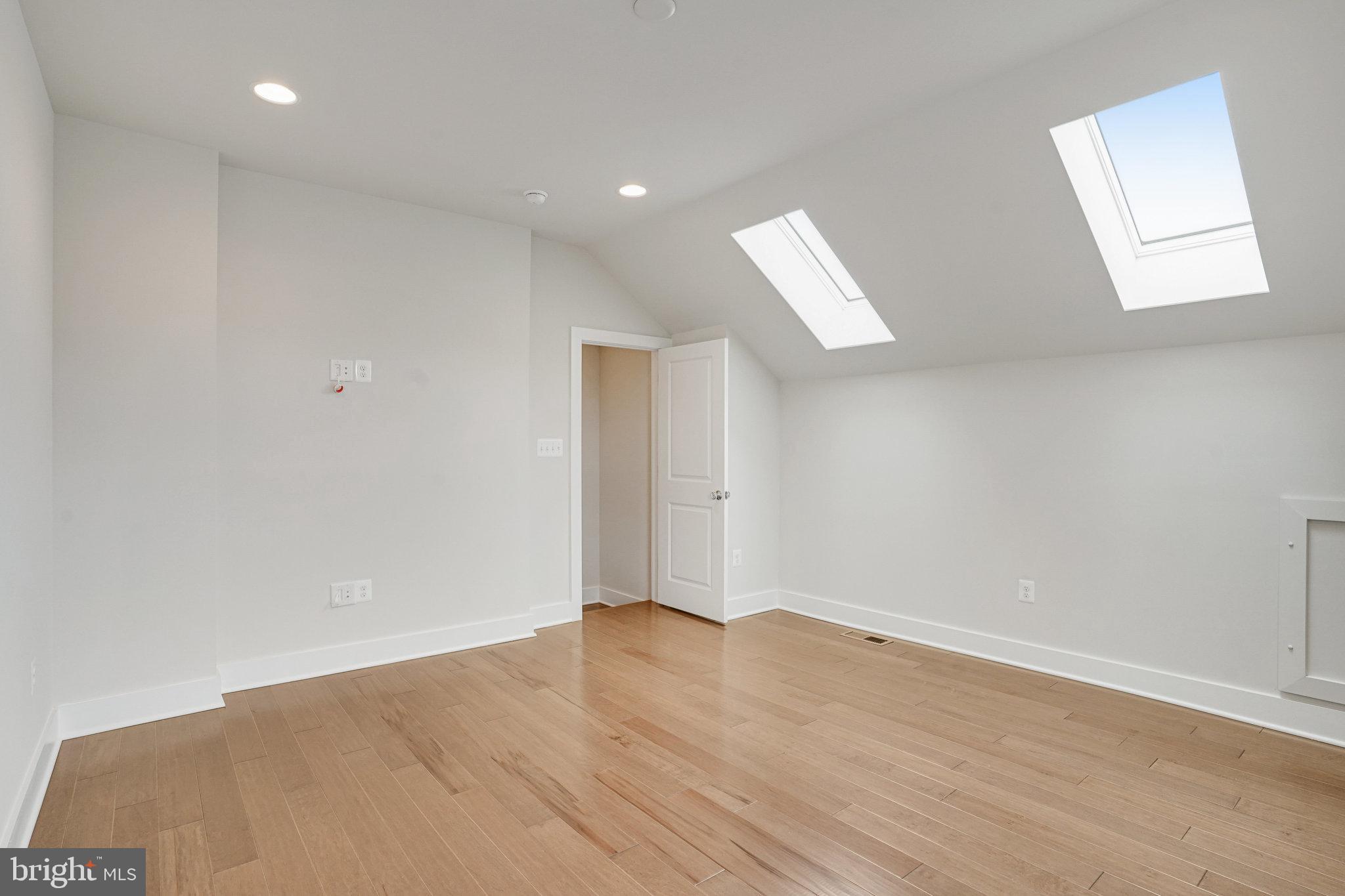 THE RETREAT AT WESTFIELDS - Residential Lease