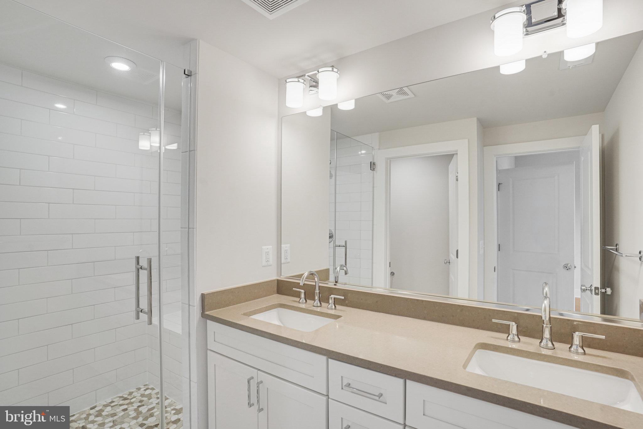 THE RETREAT AT WESTFIELDS - Residential Lease