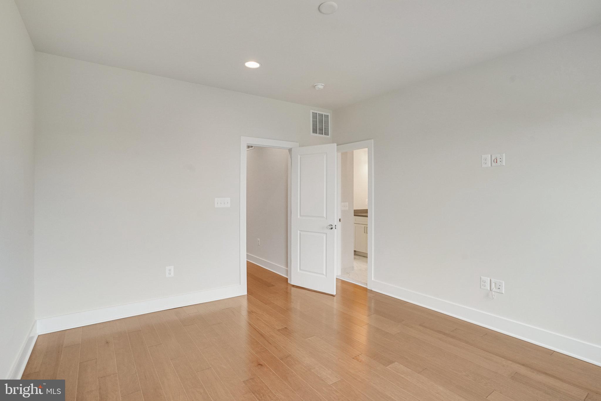 THE RETREAT AT WESTFIELDS - Residential Lease