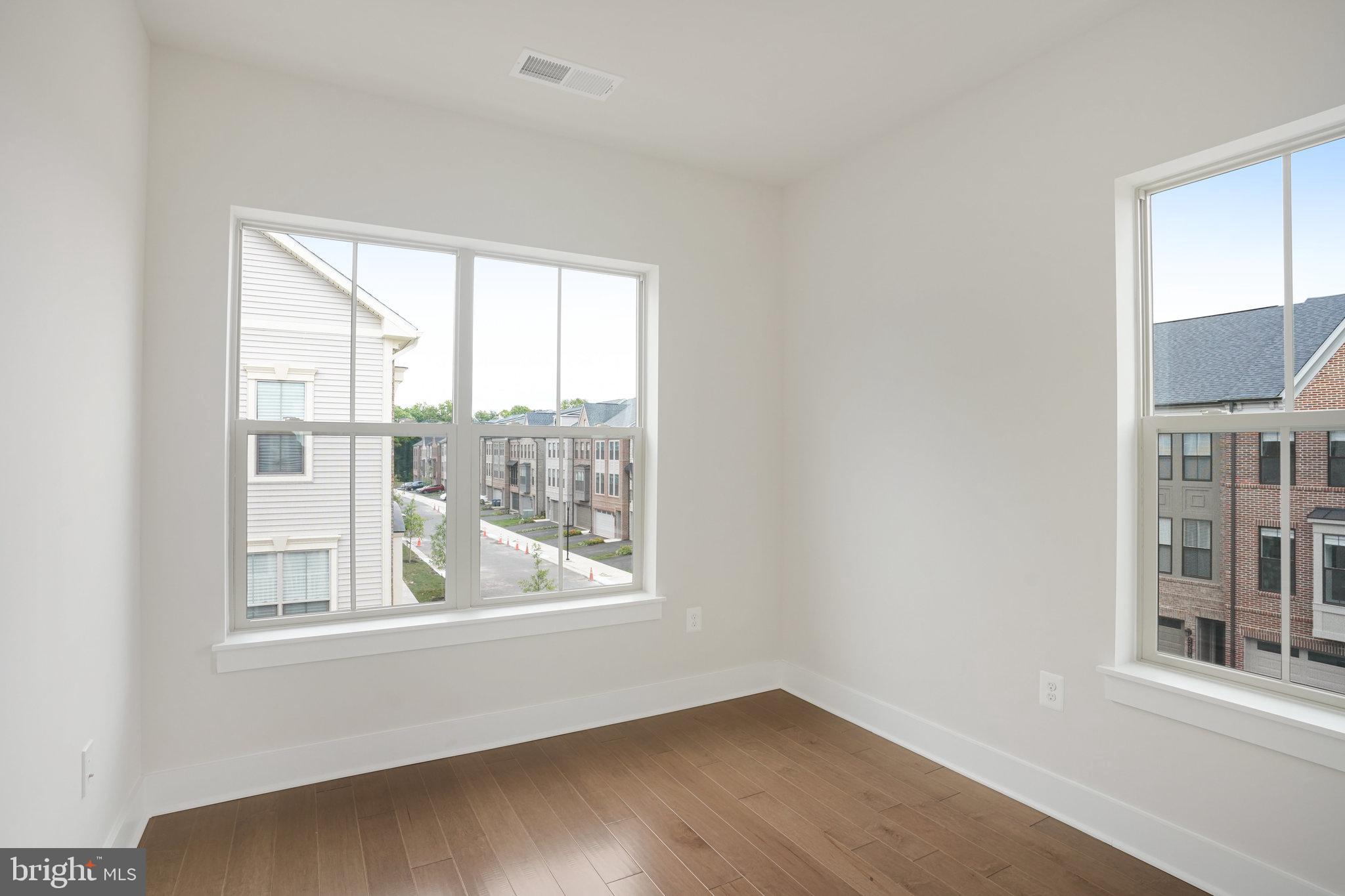 THE RETREAT AT WESTFIELDS - Residential Lease