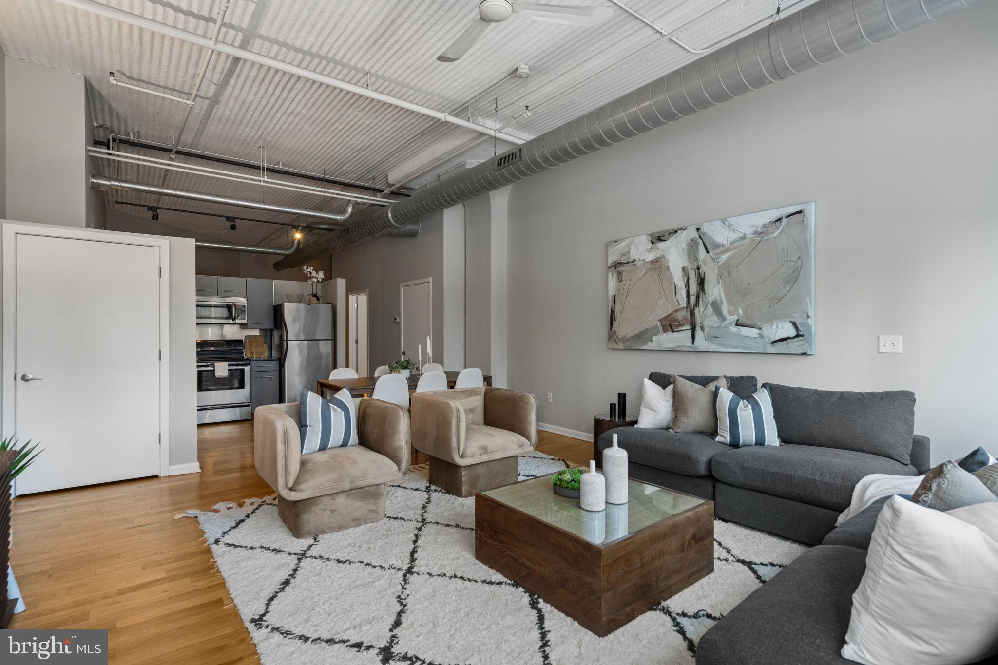 LOGAN SQUARE - Residential