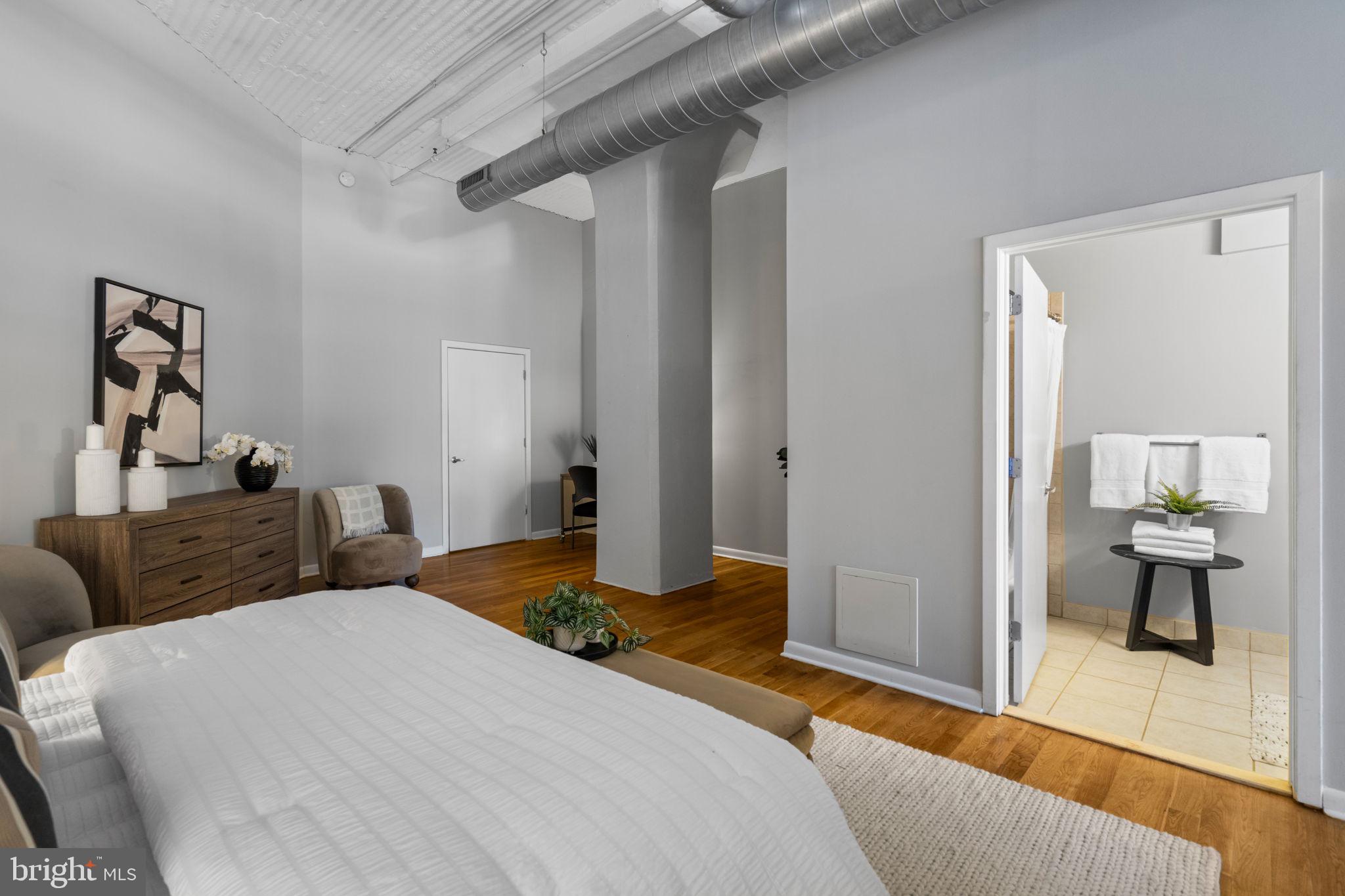 LOGAN SQUARE - Residential