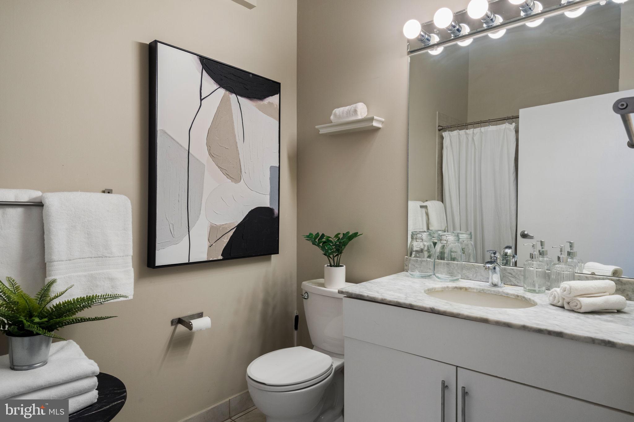 LOGAN SQUARE - Residential