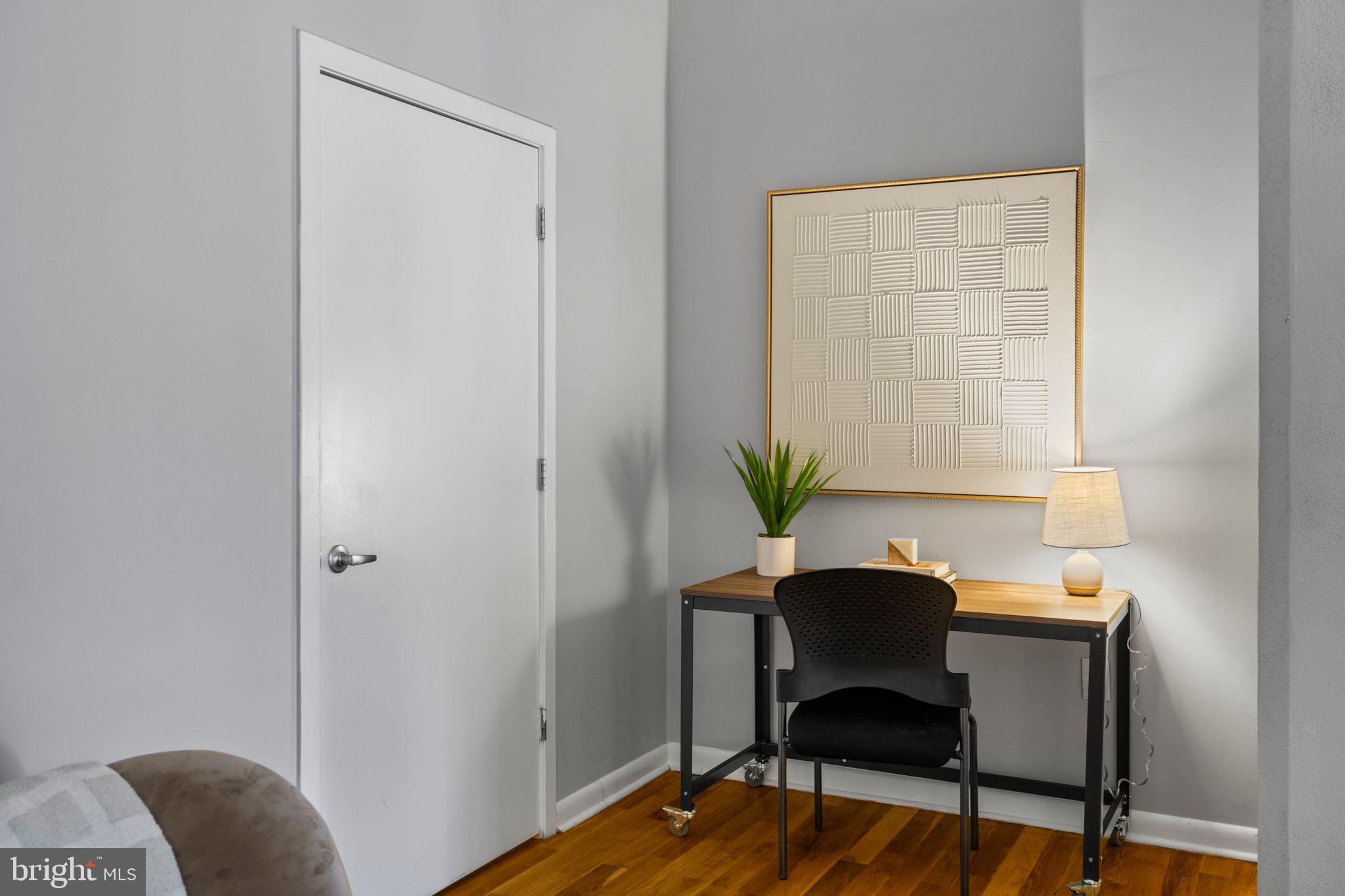 LOGAN SQUARE - Residential