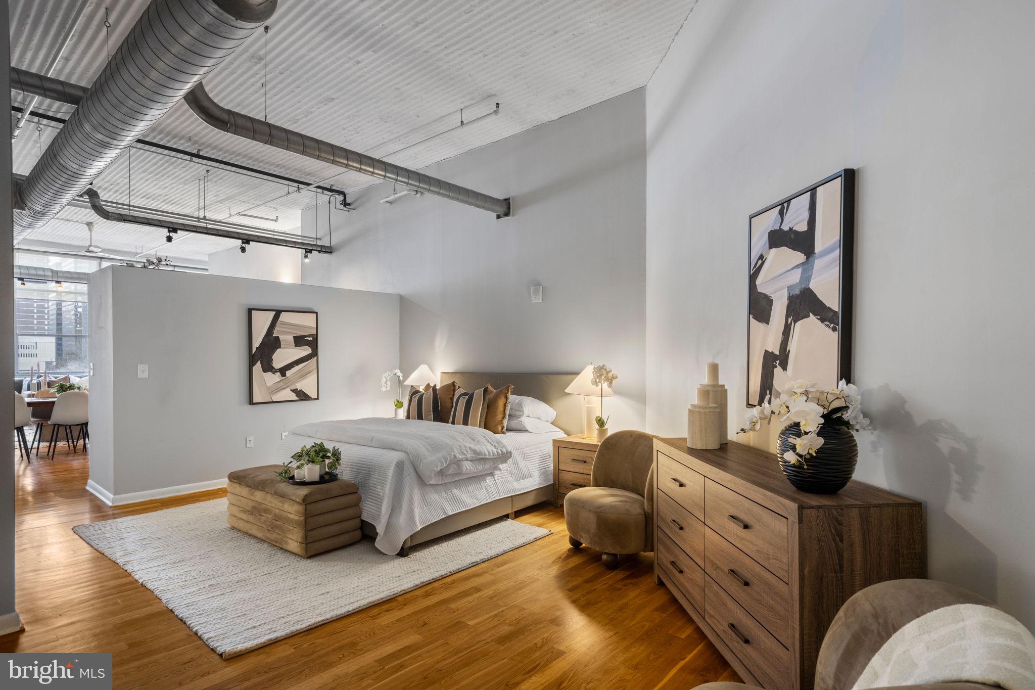 LOGAN SQUARE - Residential