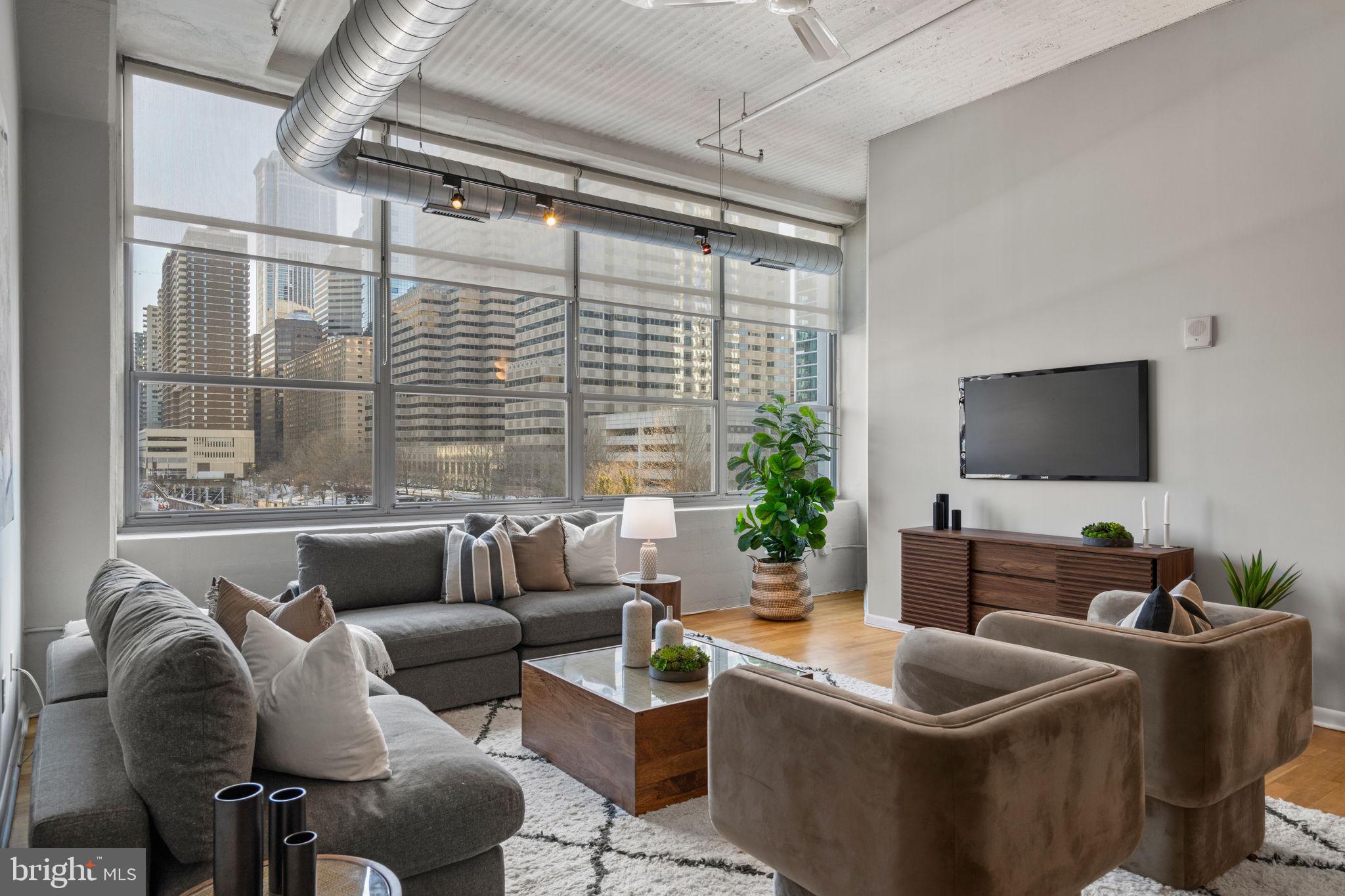 LOGAN SQUARE - Residential