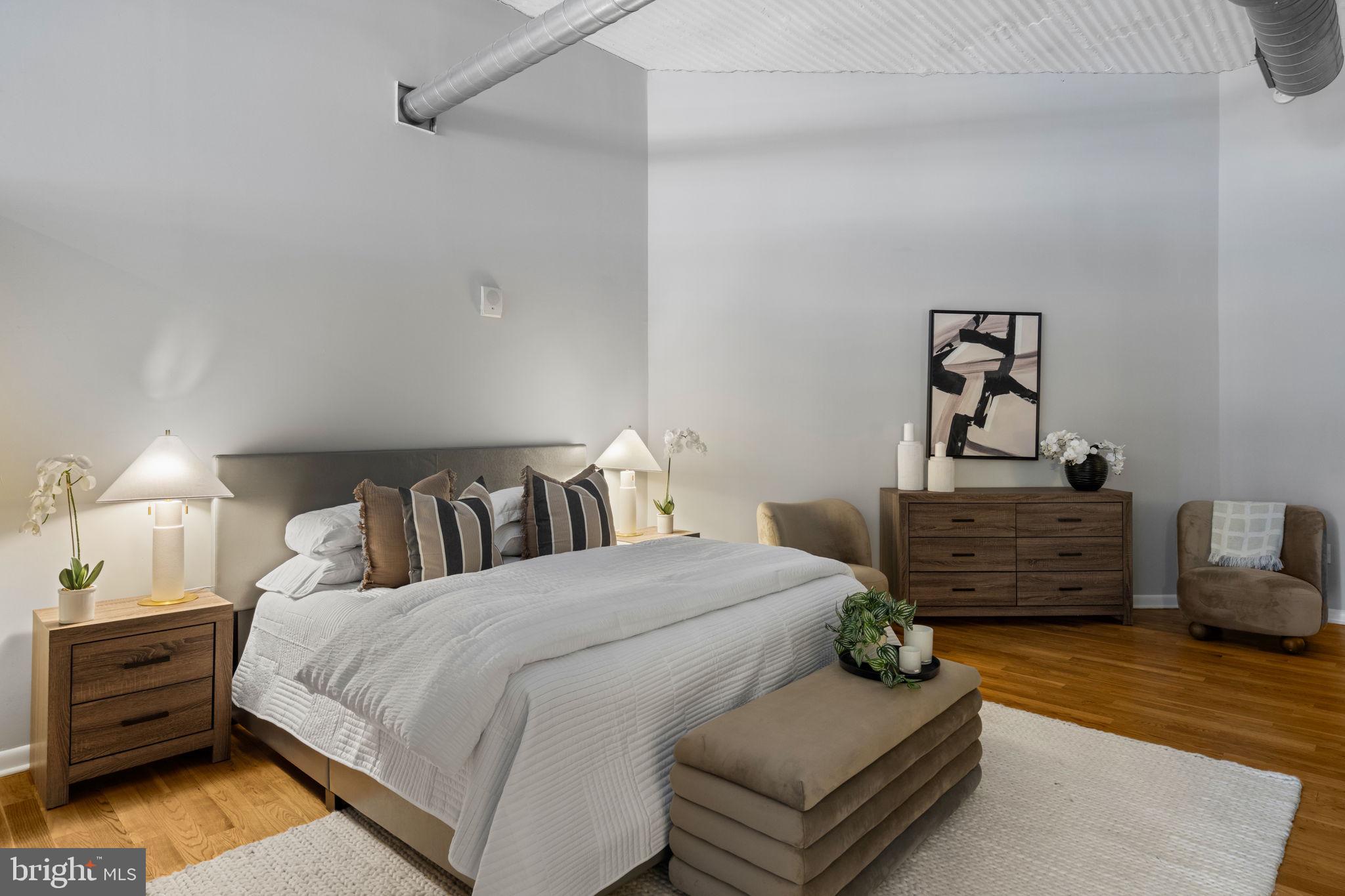 LOGAN SQUARE - Residential