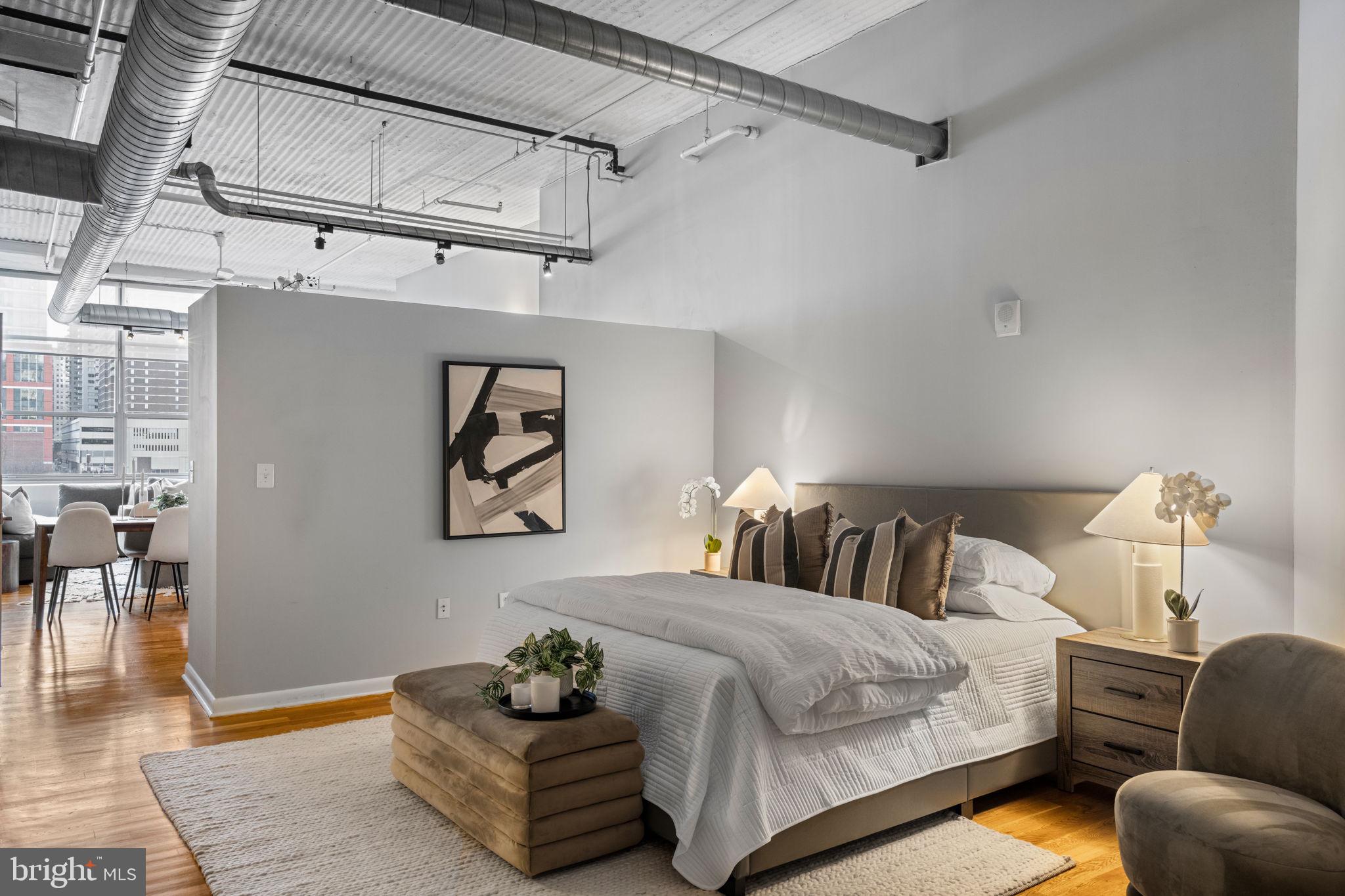 LOGAN SQUARE - Residential